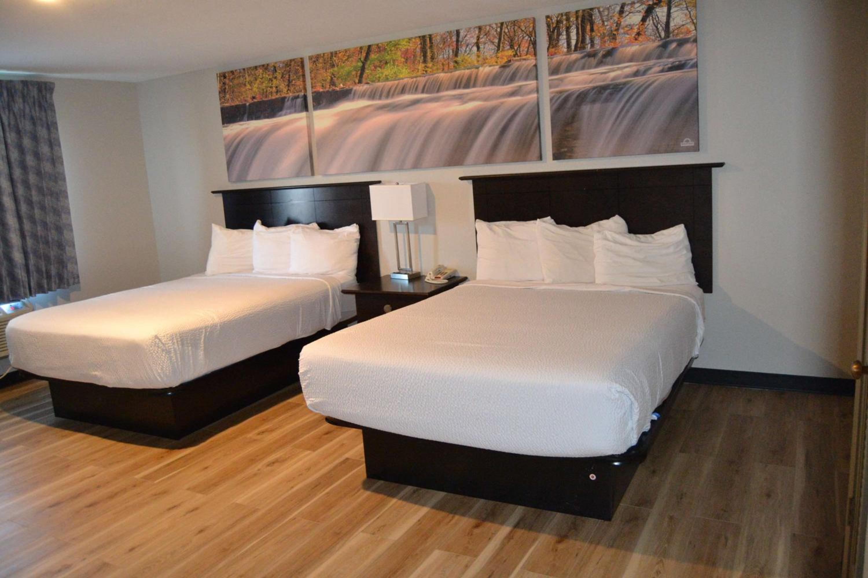 One-Bedroom Deluxe Queen Suite - Non-Smoking - Photo 5