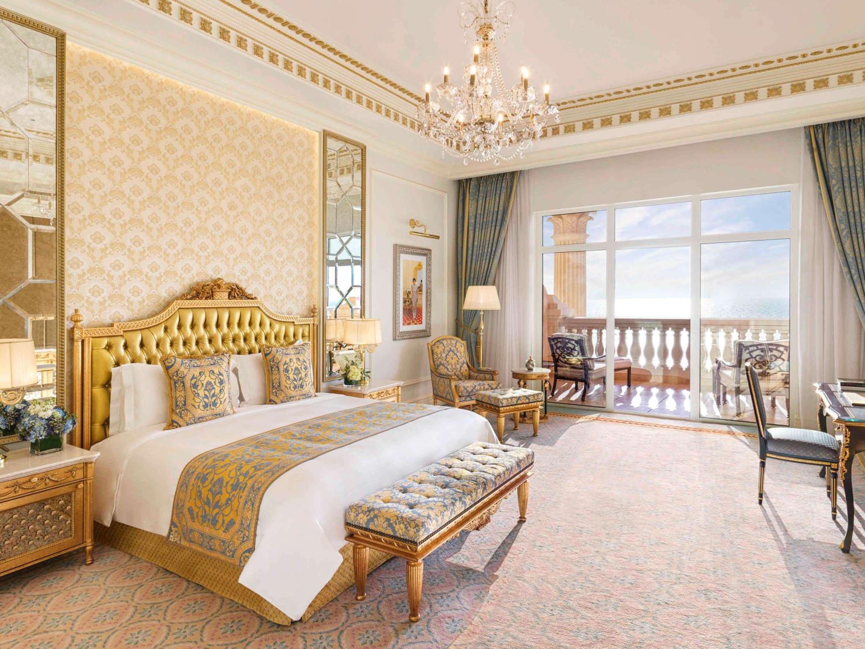 One-Bedroom Premier Suite With Jacuzzi And Lounge Access