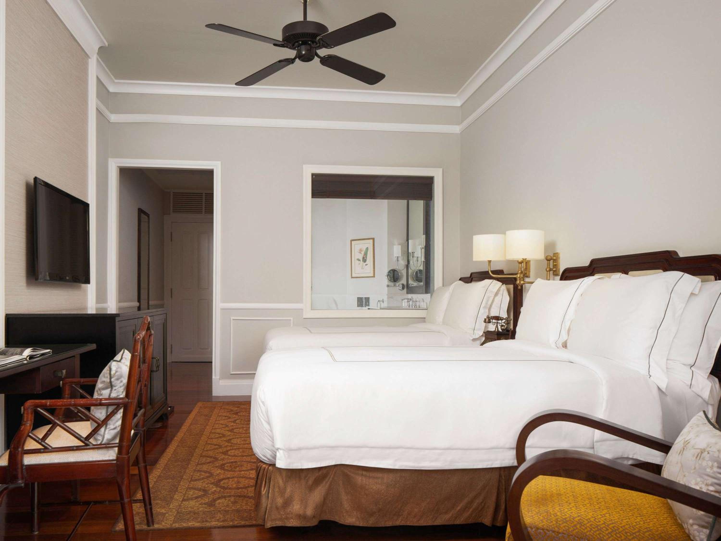 State Twin Room with Pool View - Photo 7