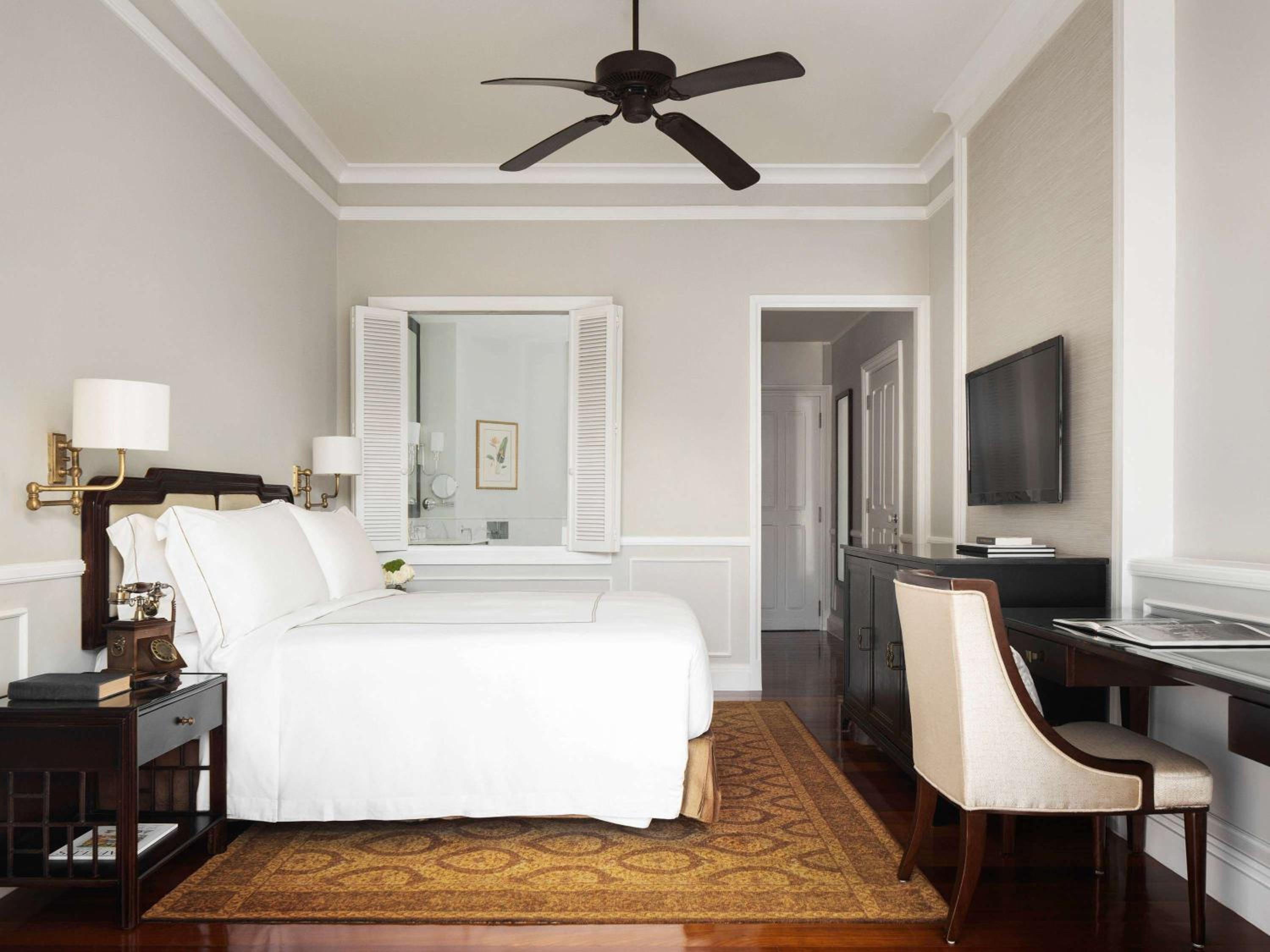 State Room King Bed Pool View - Photo 2