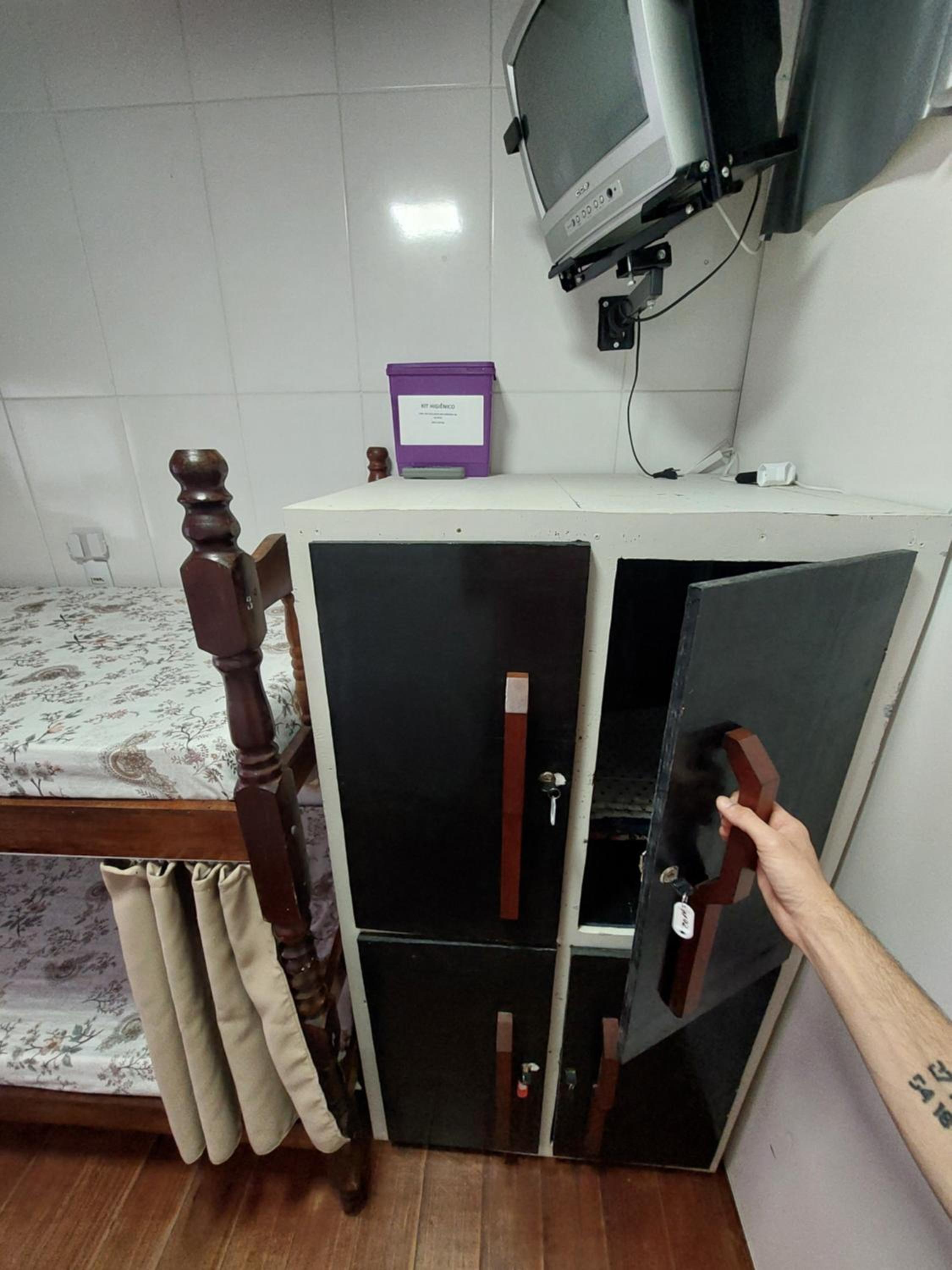 Bunk Bed in Female Dormitory Room   photo 3