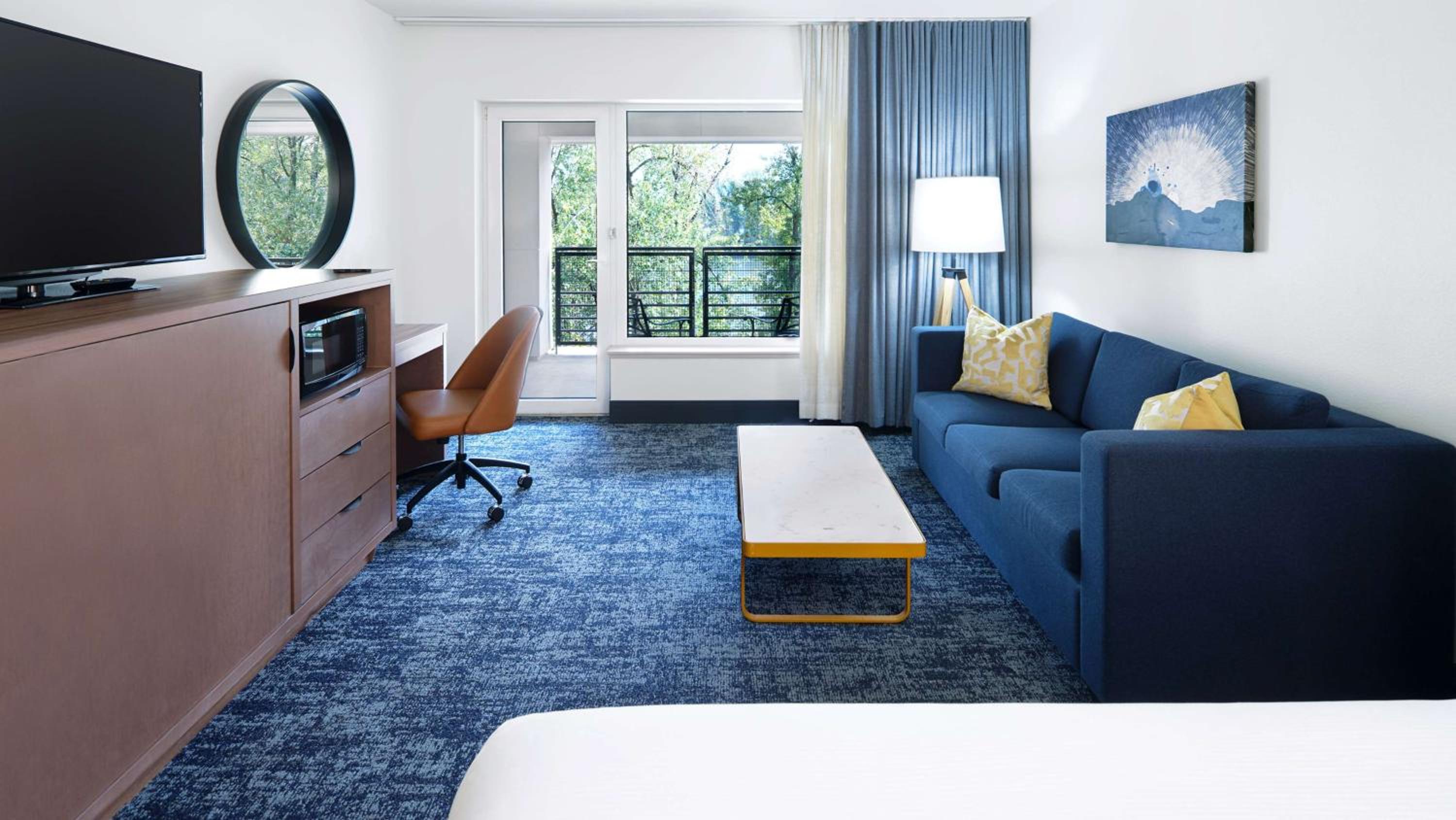 King Room with Sofa Bed and Balcony - River View - Photo 2