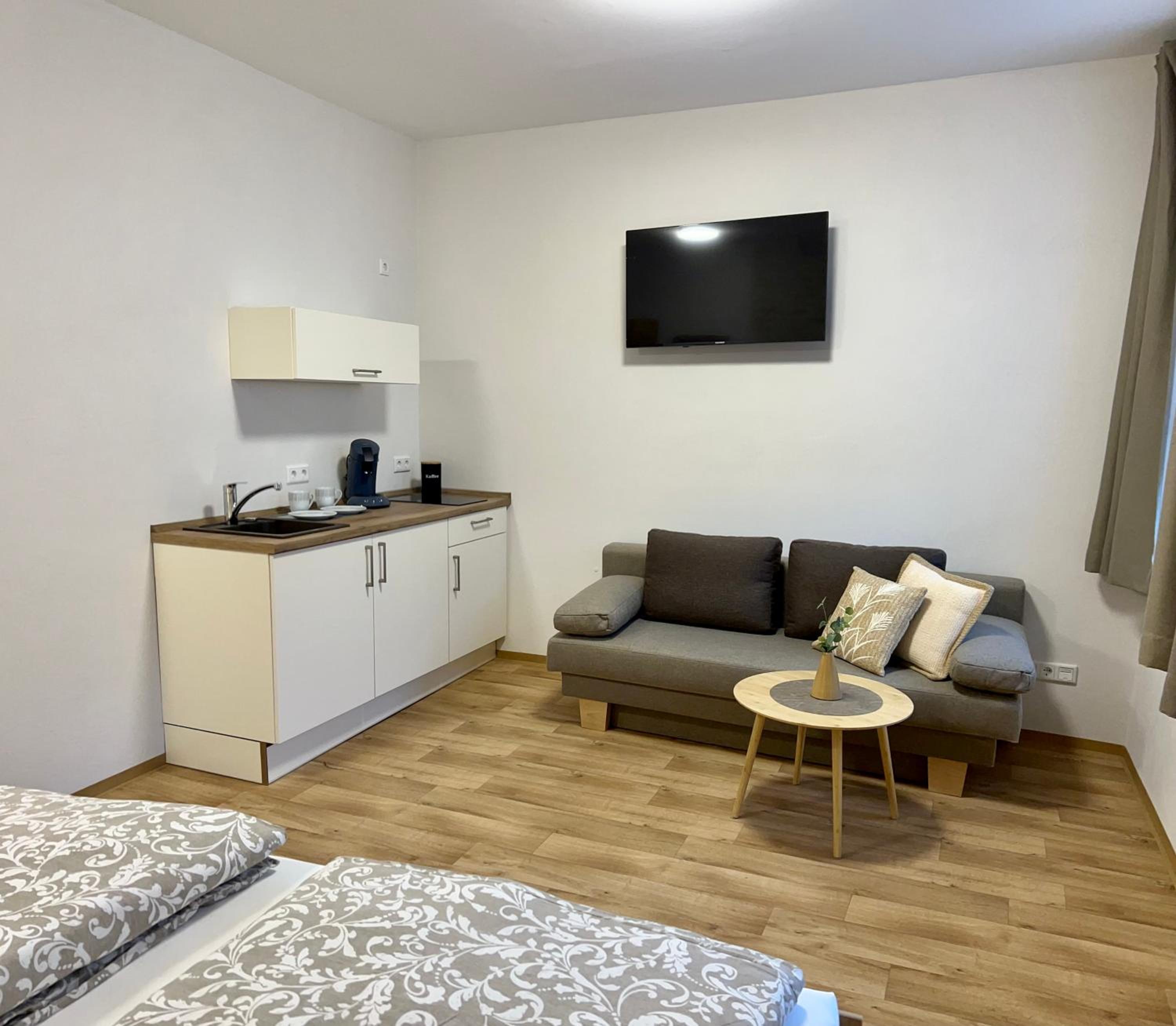 Deluxe Double Room with Shower photo 2