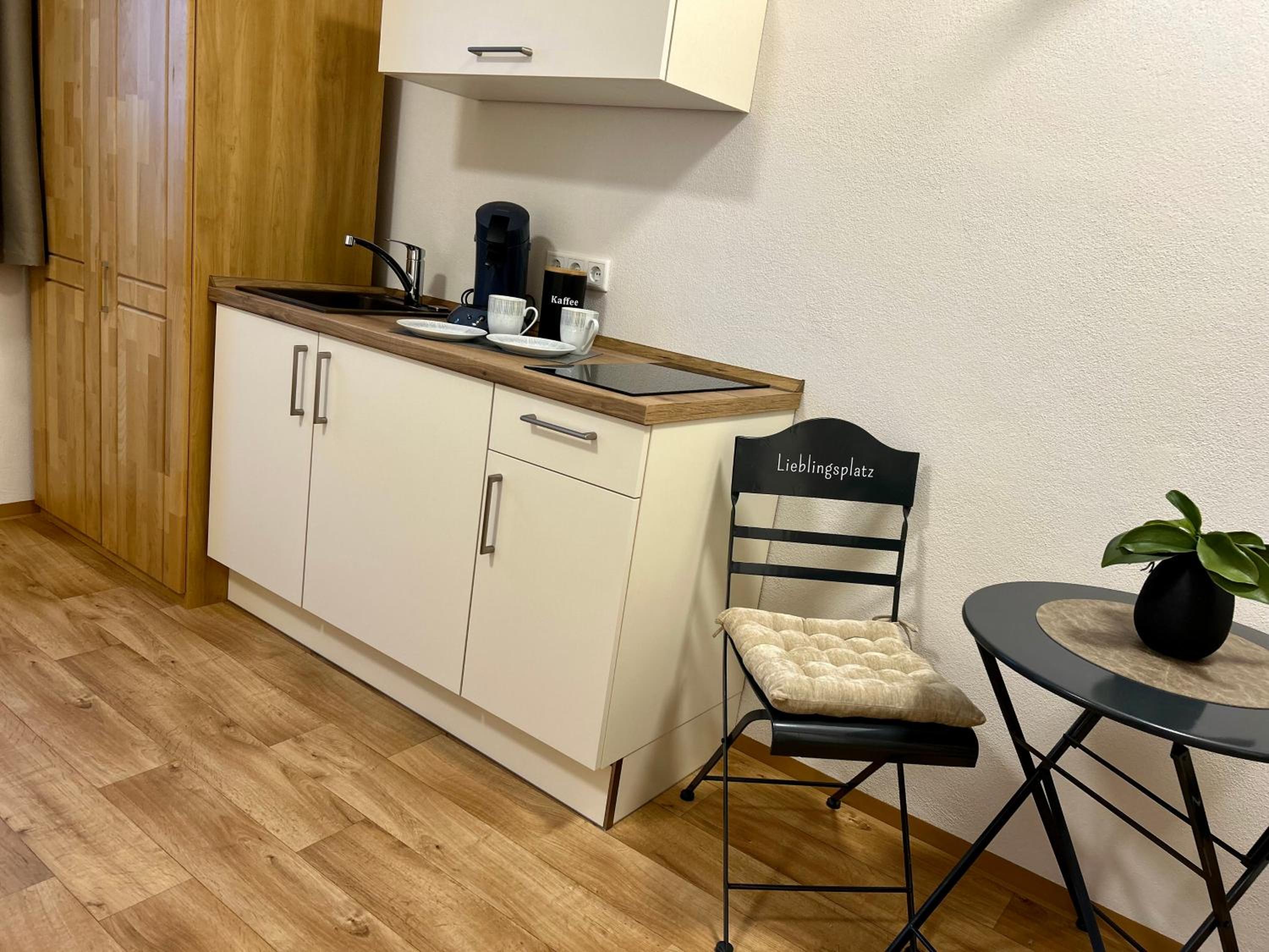 Deluxe Double Room with Shower photo 2