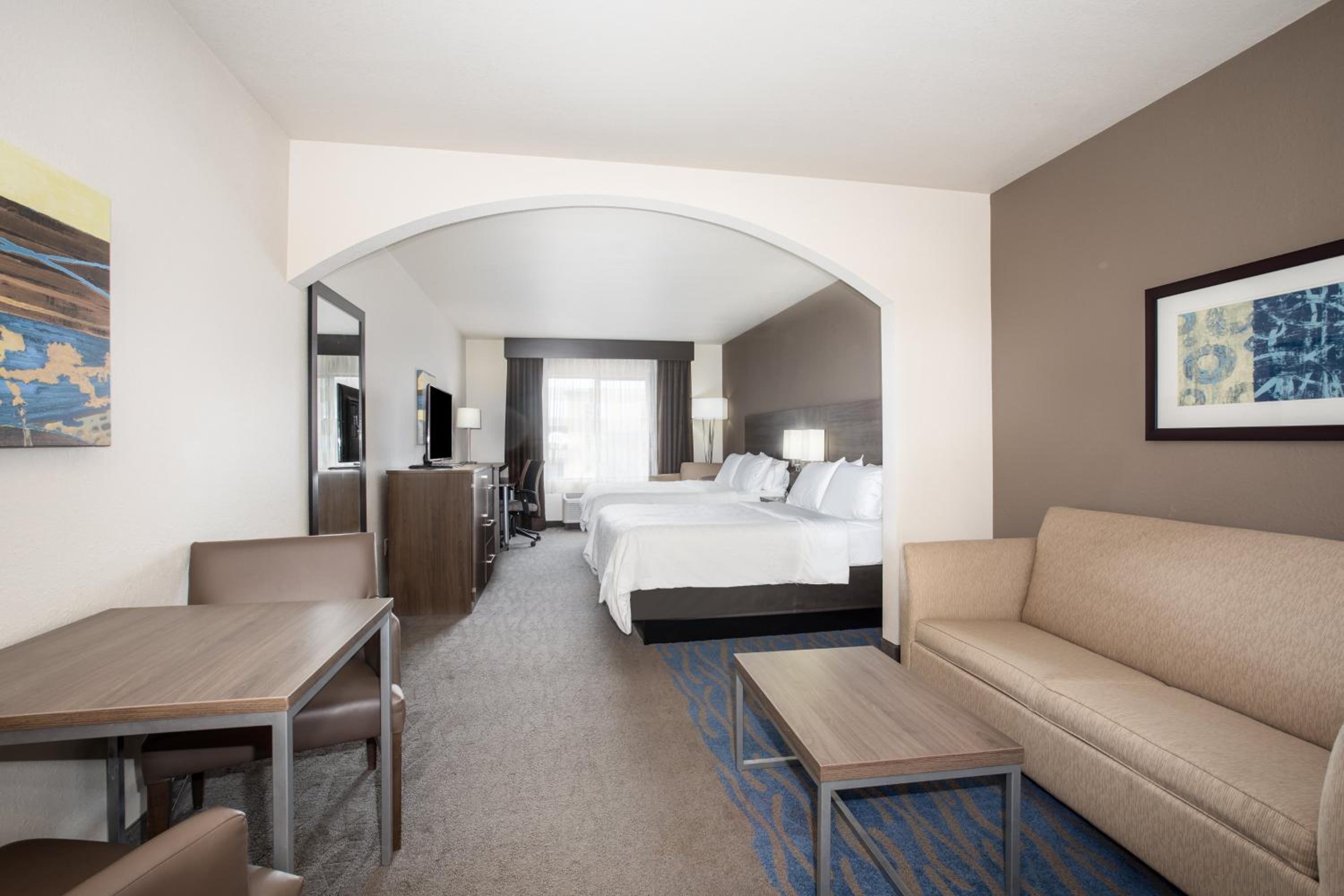 Queen Suite with Two Queen Beds and Sofa Bed photo 1