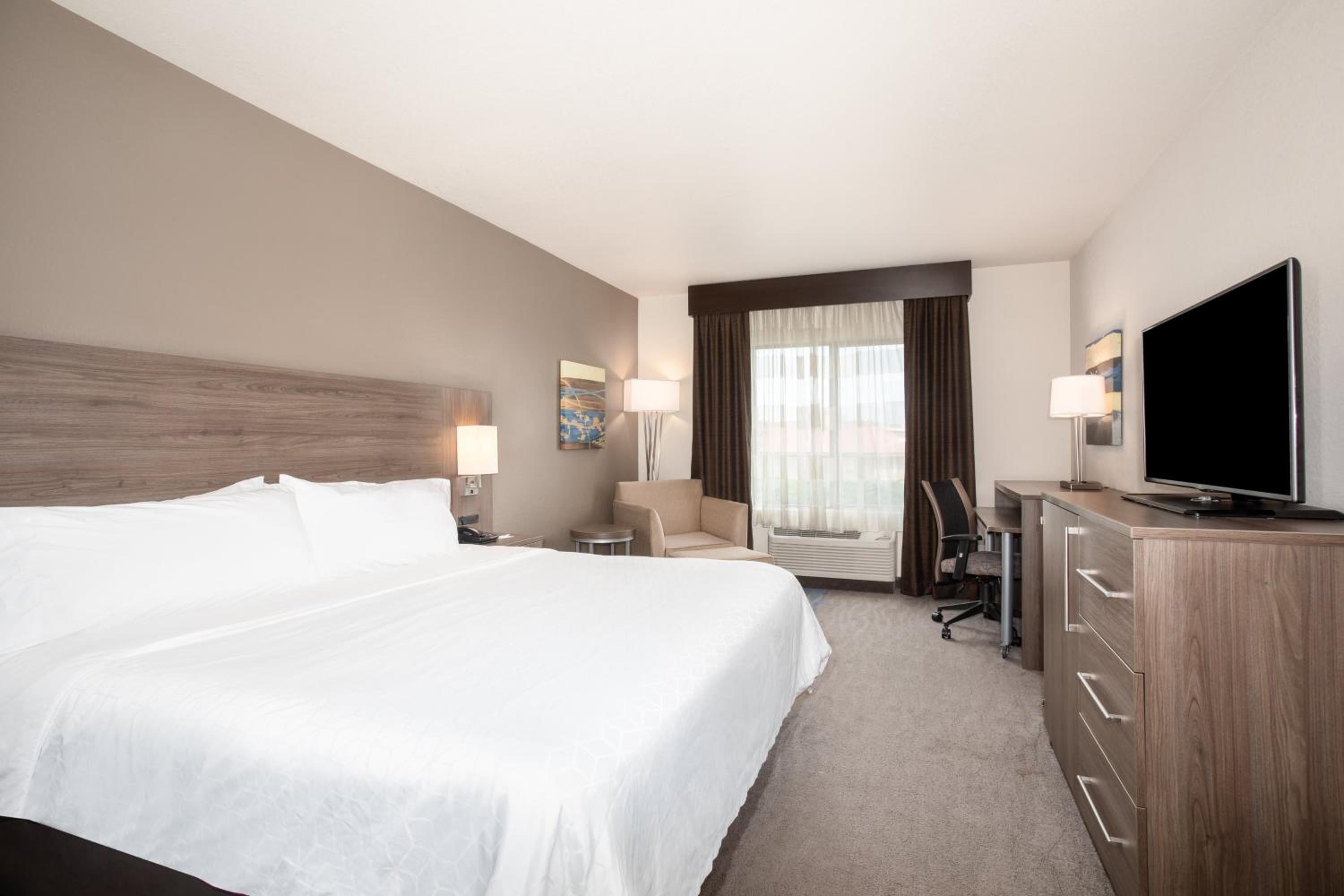 Standard King Room photo 1