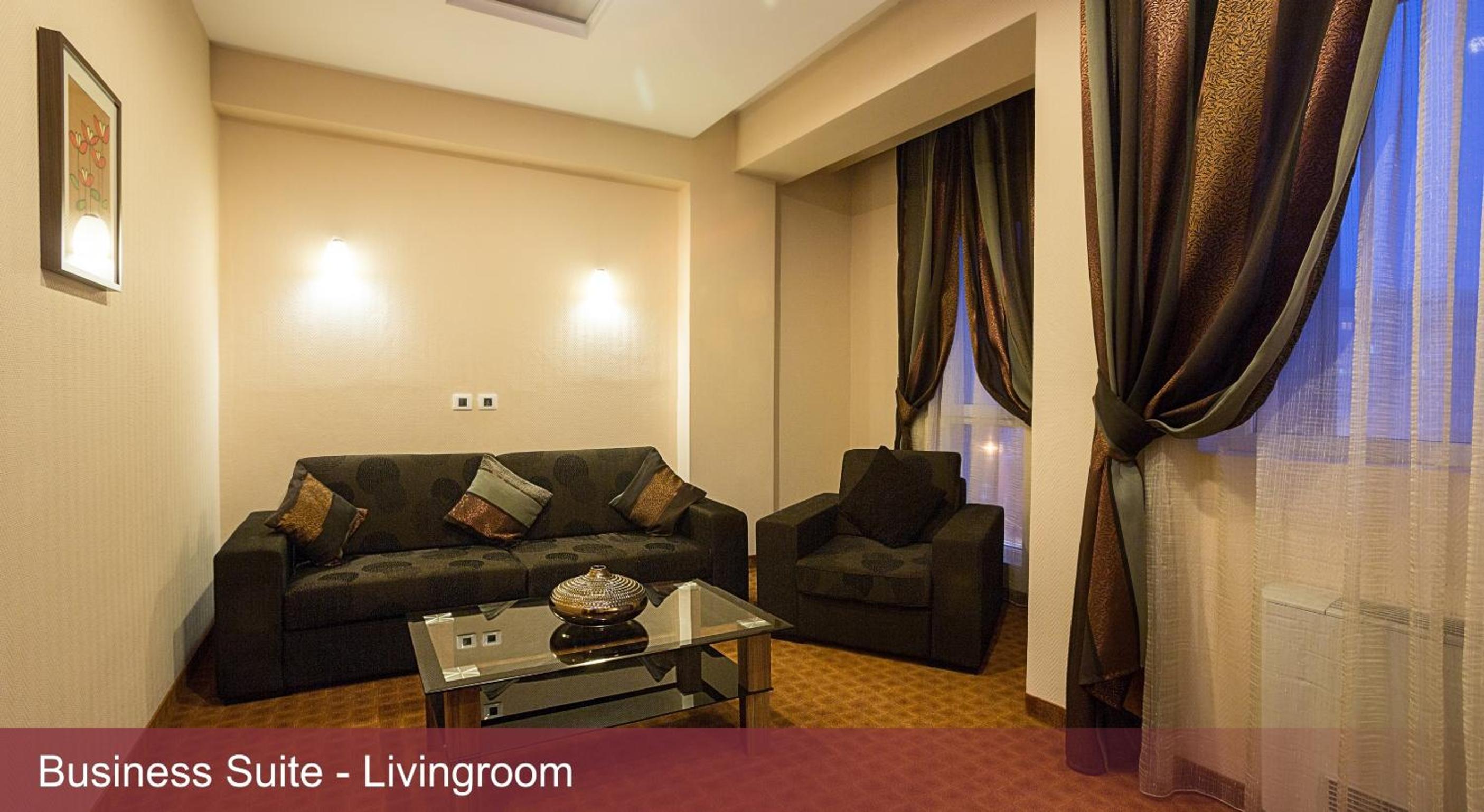 One-Bedroom Apartment - Photo 3