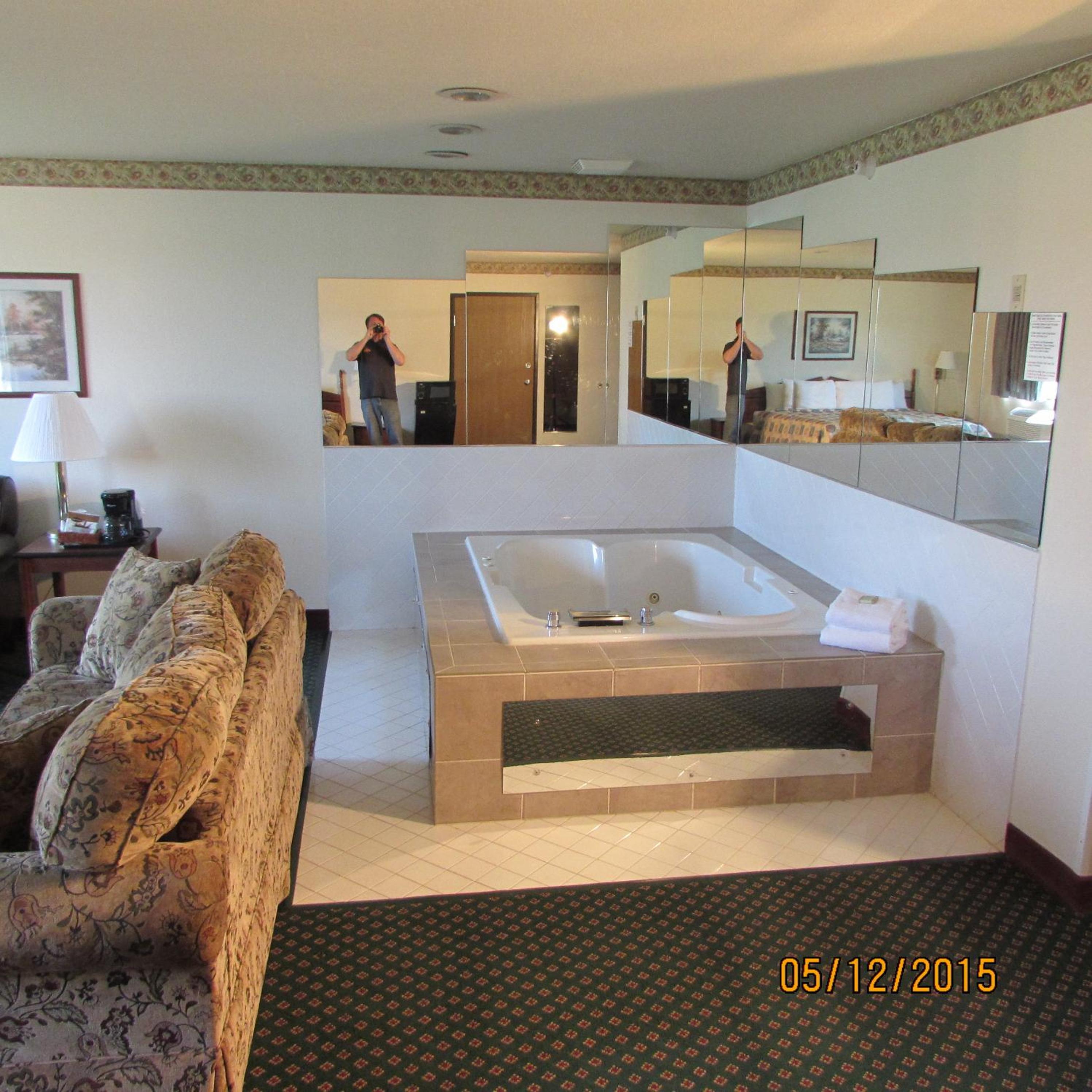 Deluxe King Studio Suite - Non-Smoking photo 1