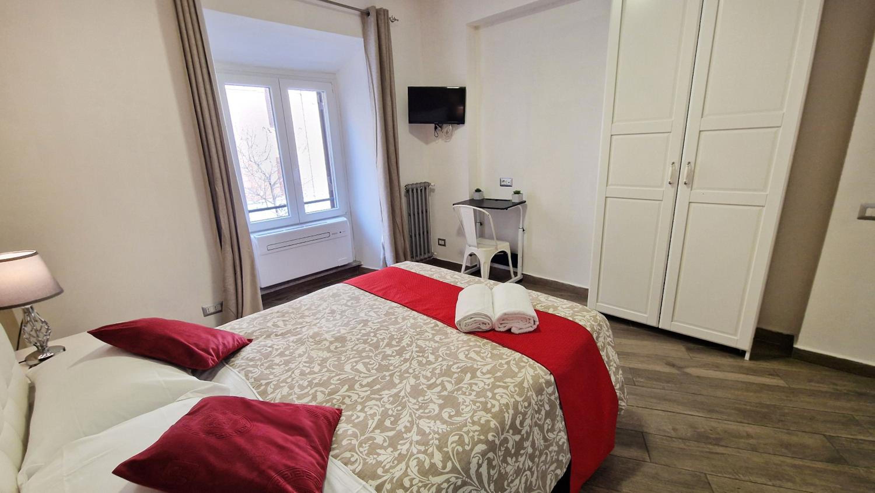 Queen Room photo 2