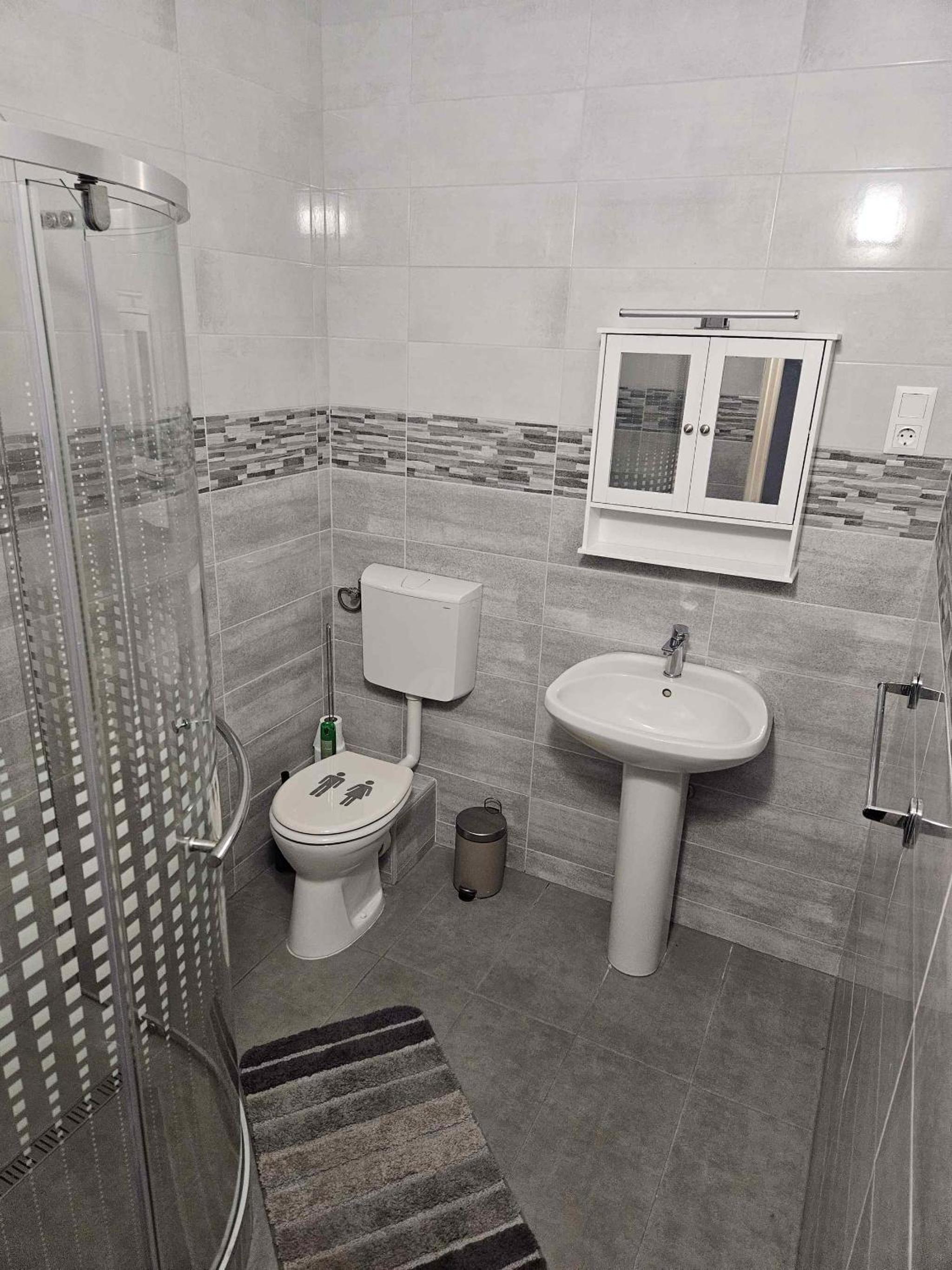 Apartment 3 photo 2