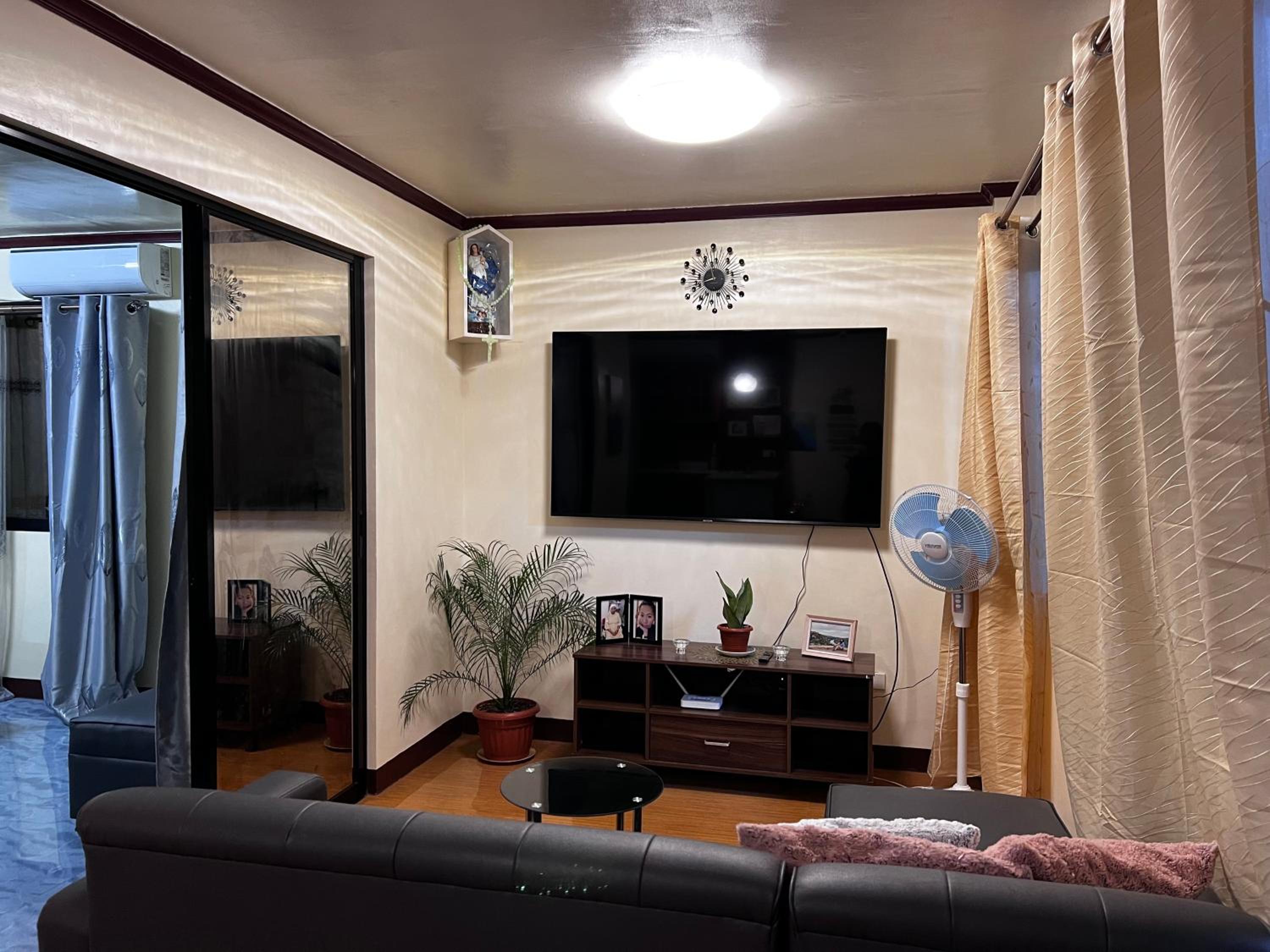 One-Bedroom House photo 1