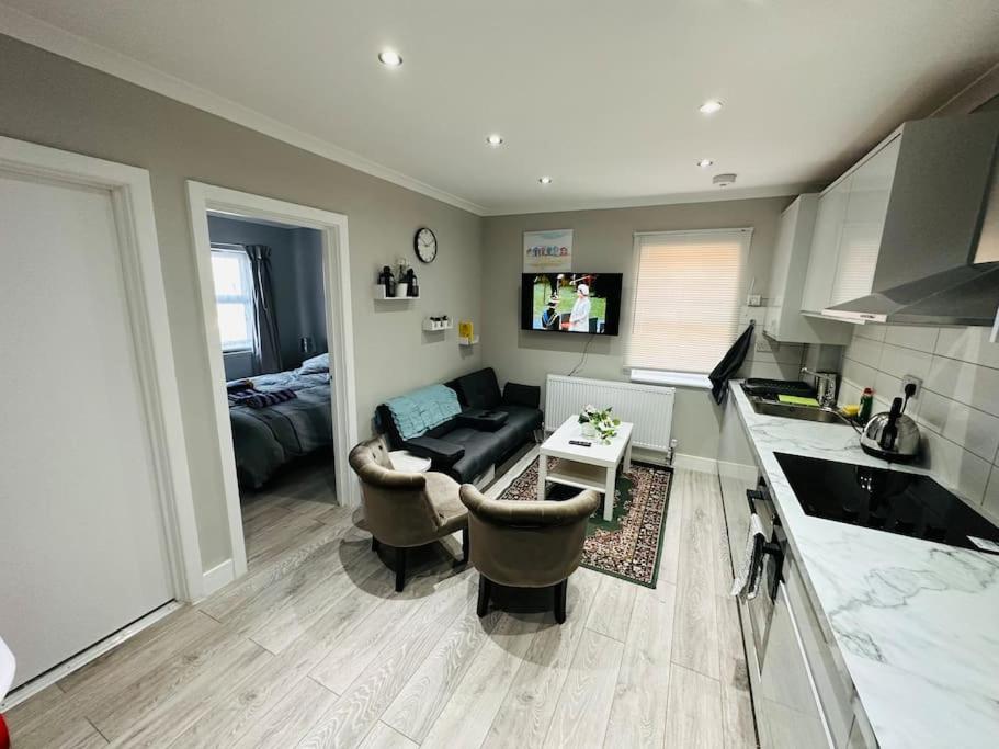 One-Bedroom Apartment photo 2