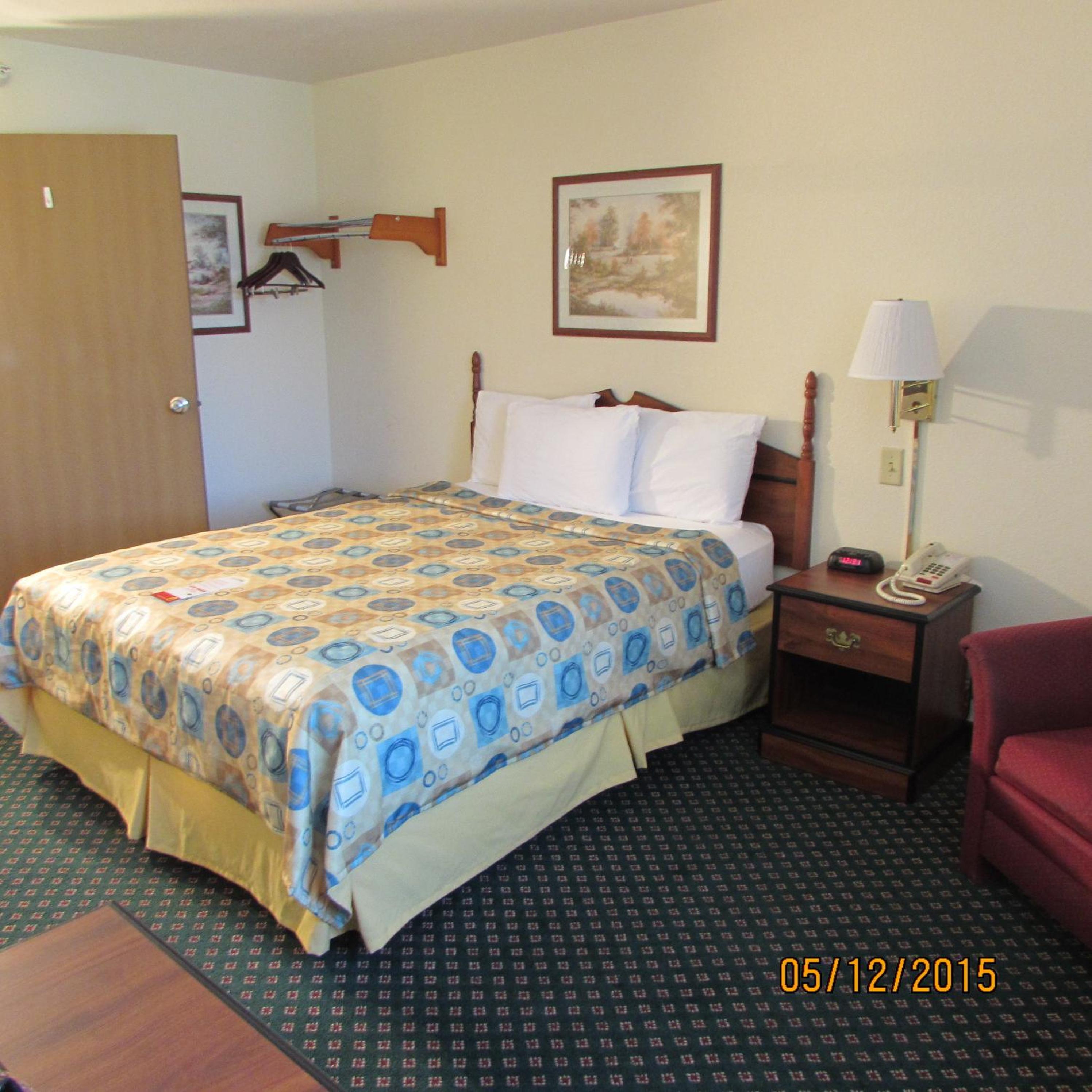 Queen Room - Mobility Access/Non-Smoking photo 1