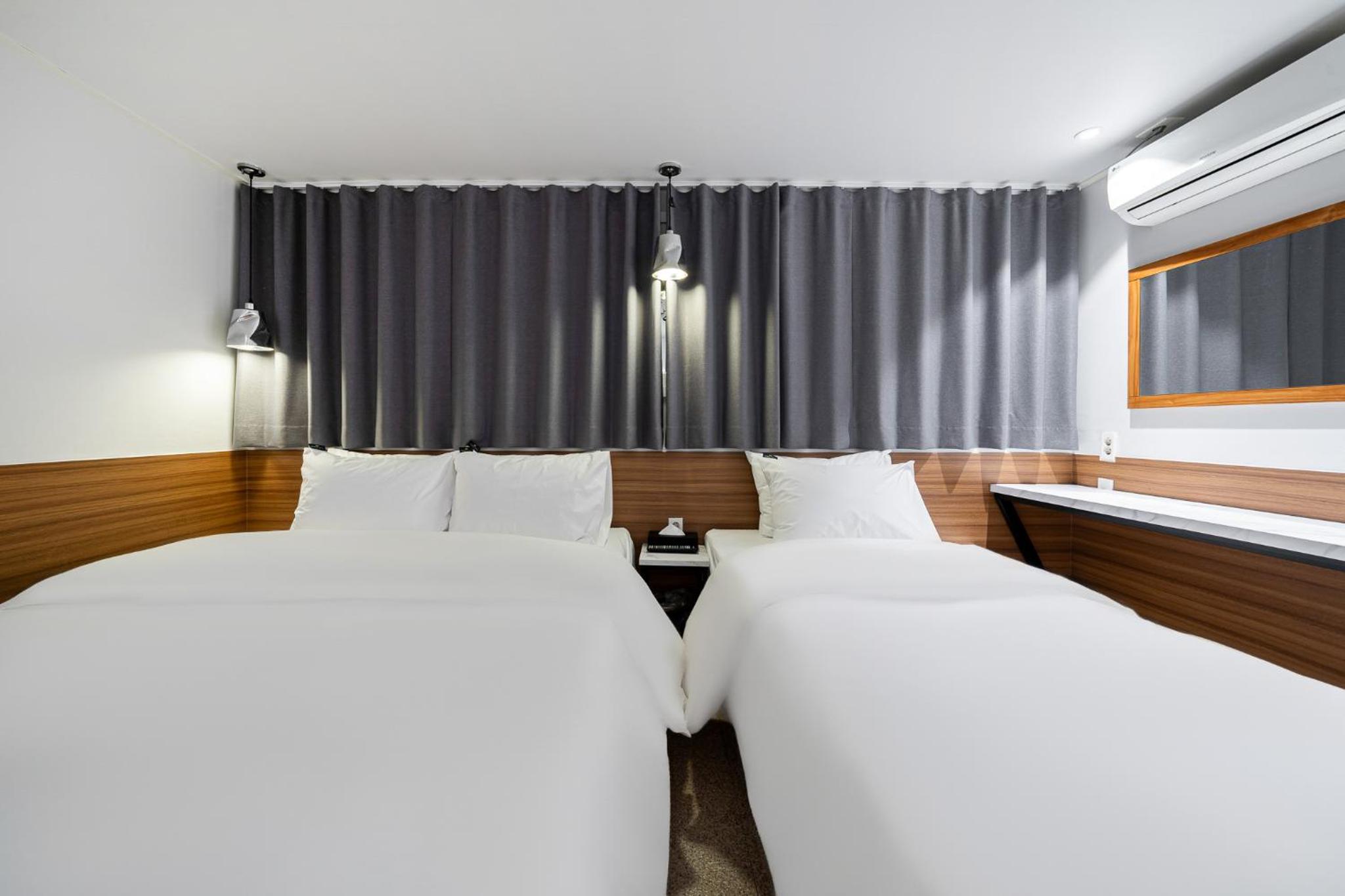 Twin Room - Photo 9