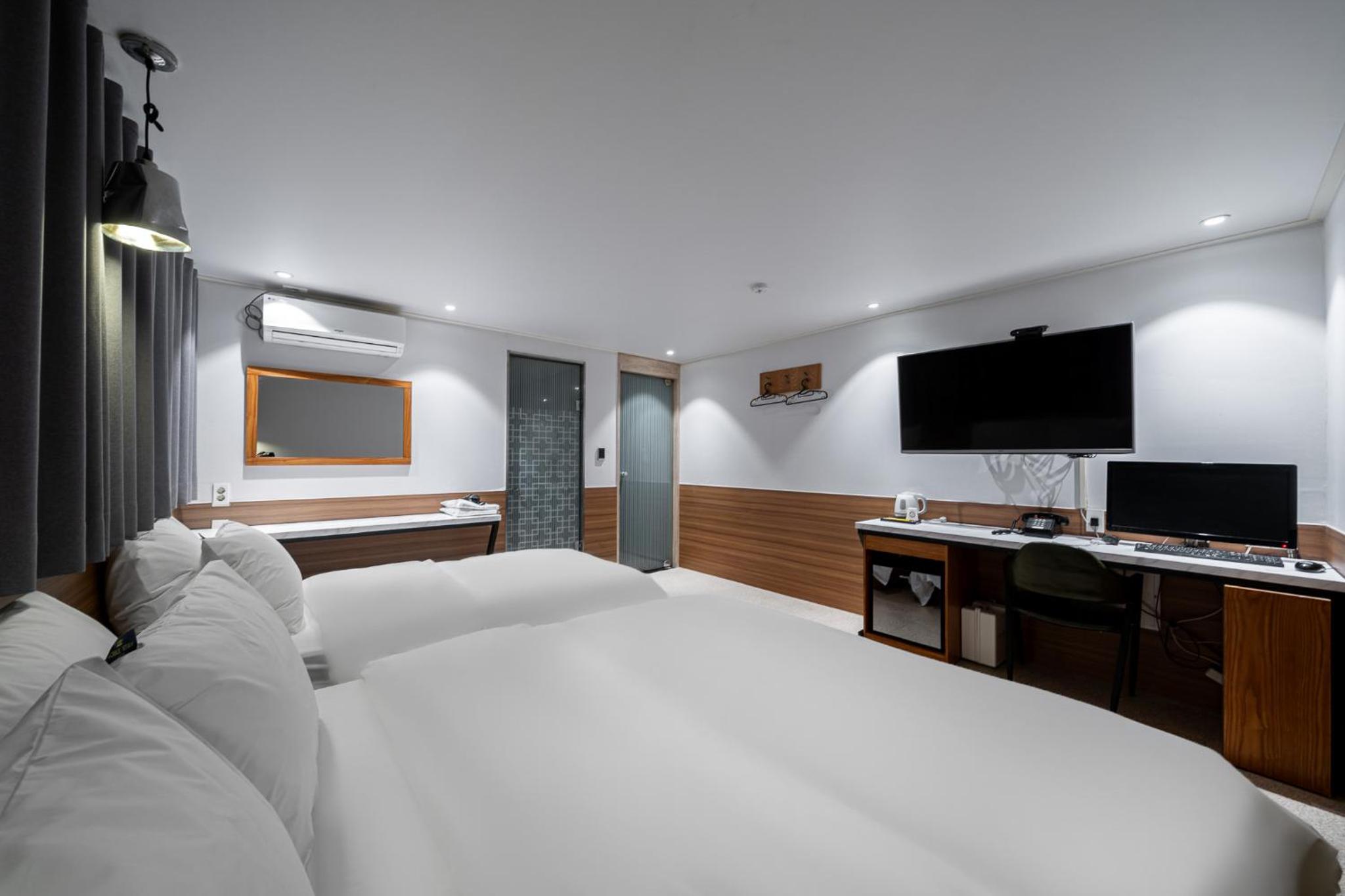 Twin Room - Photo 6