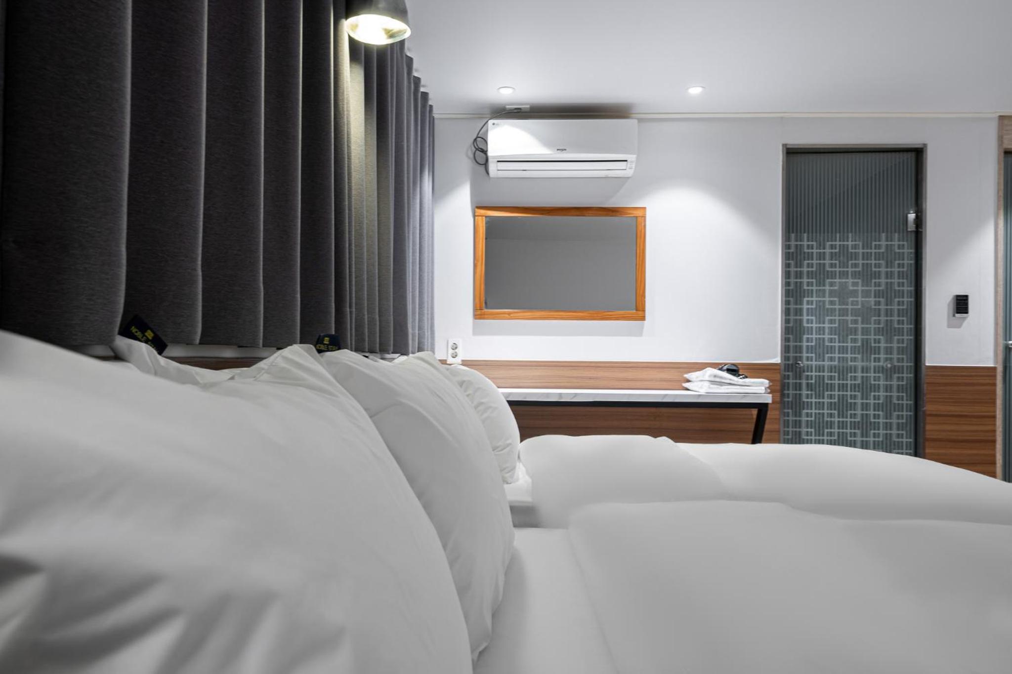 Twin Room - Photo 4