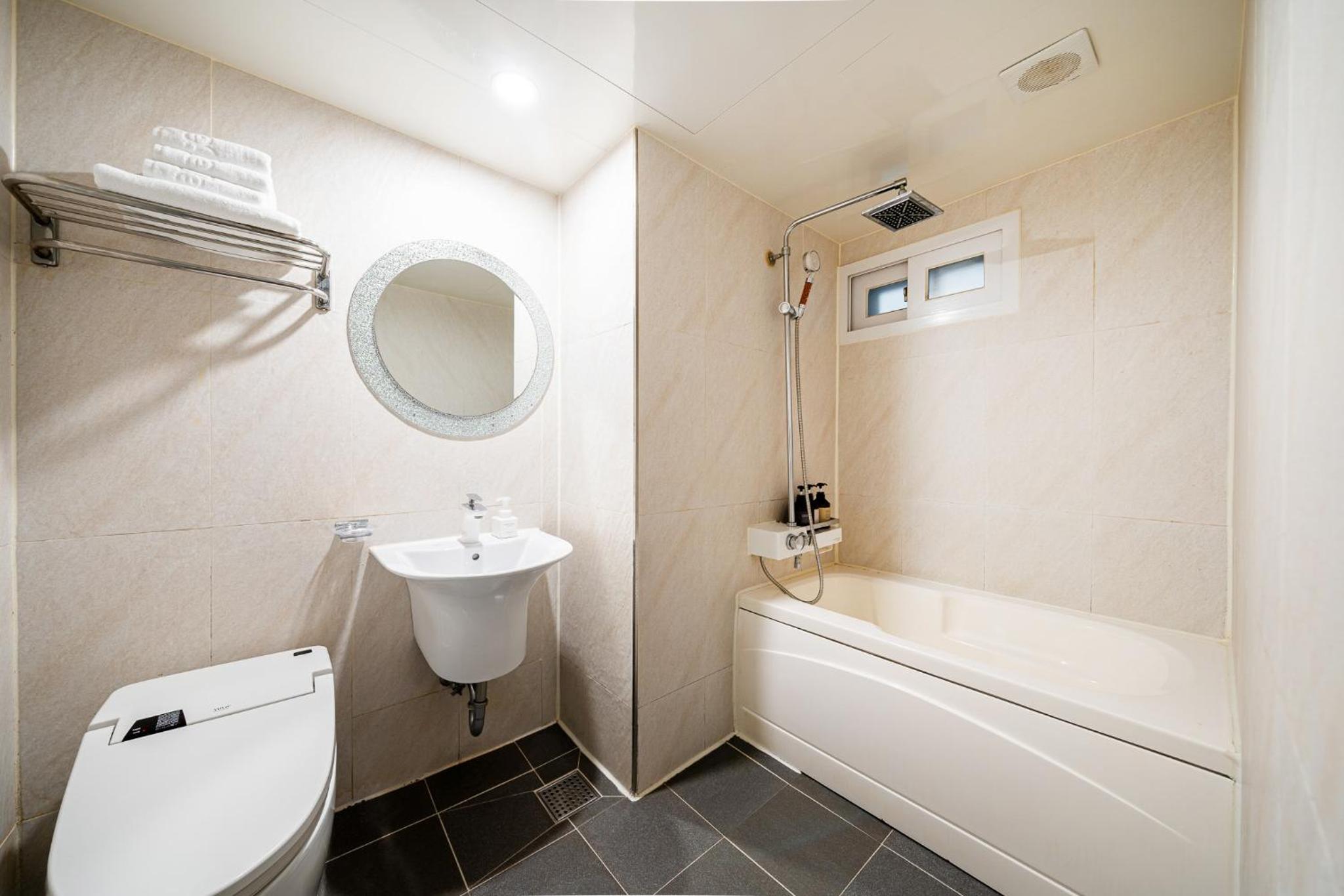 Twin Room - Photo 2