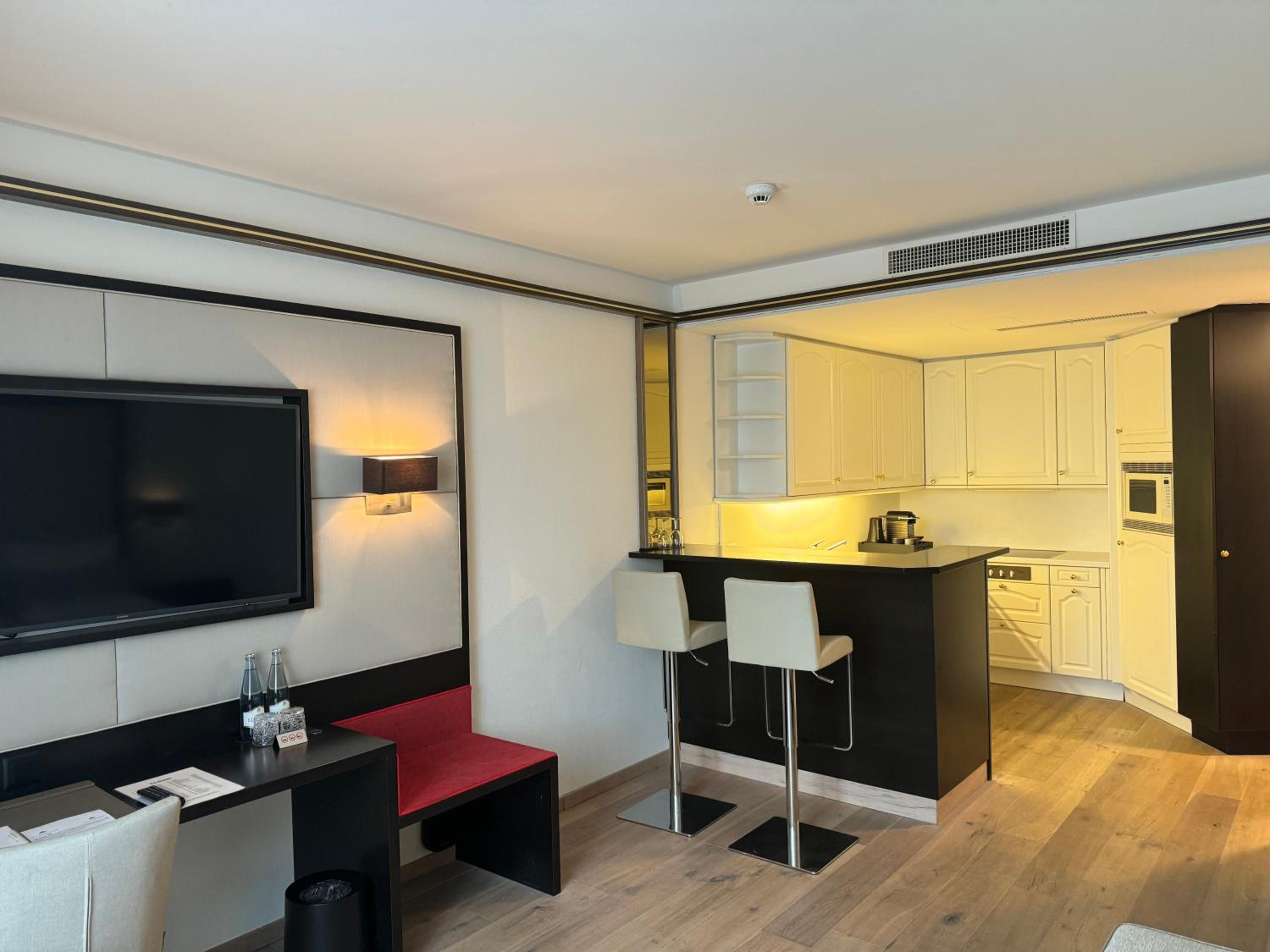 Economy Twin Room thumbnail 6