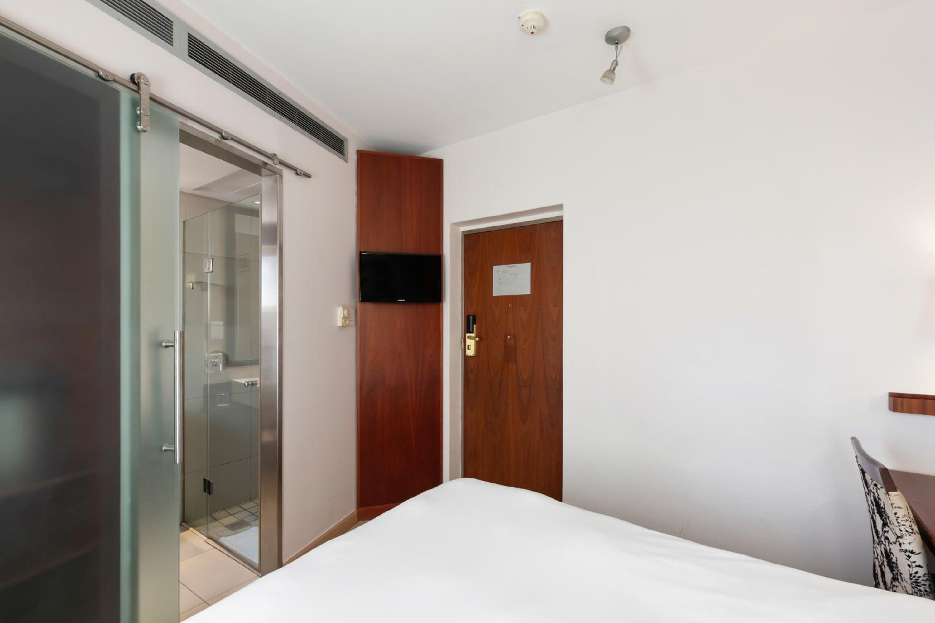 Small Double Room - Photo 7