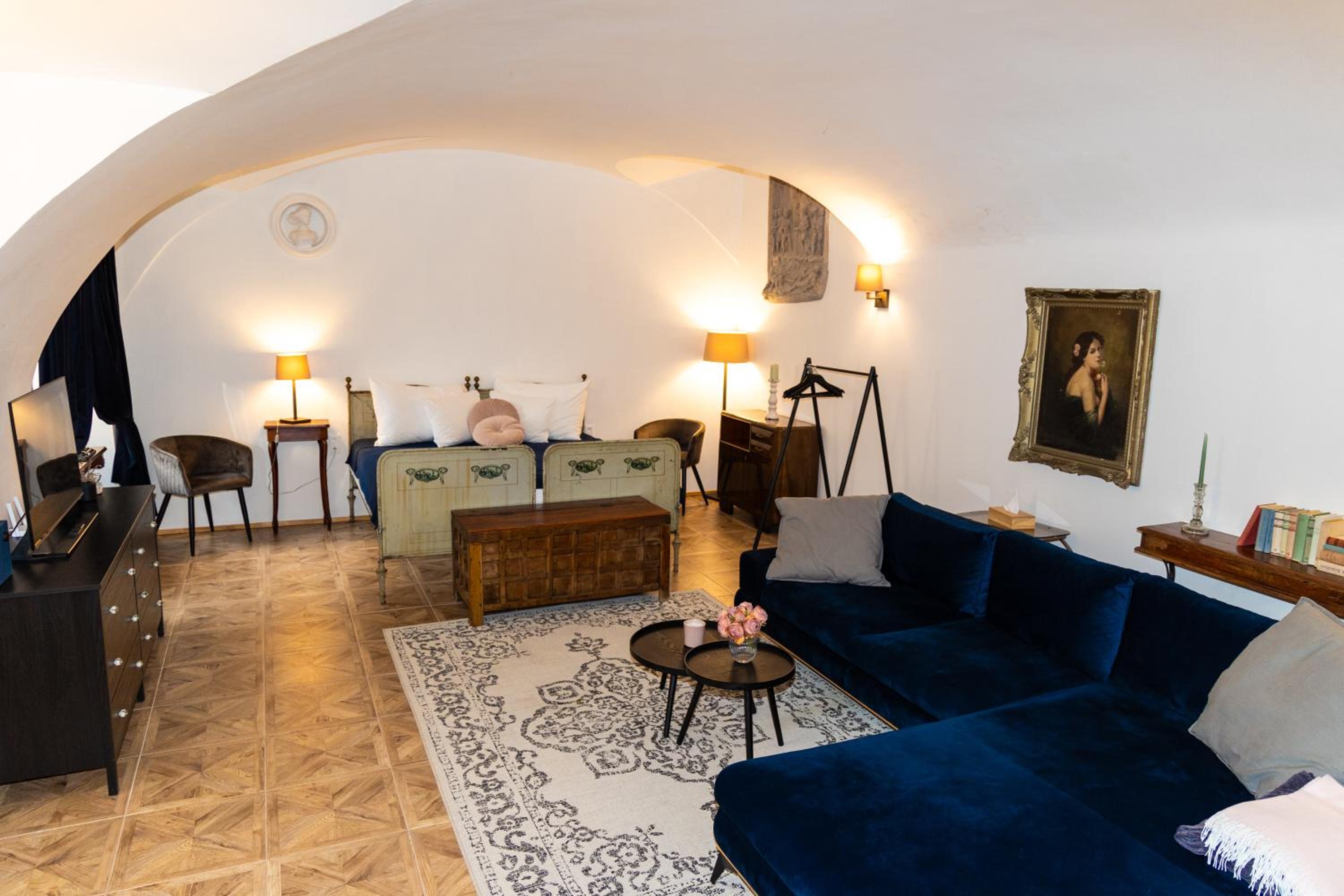 Apartment with Terrace - Photo 2