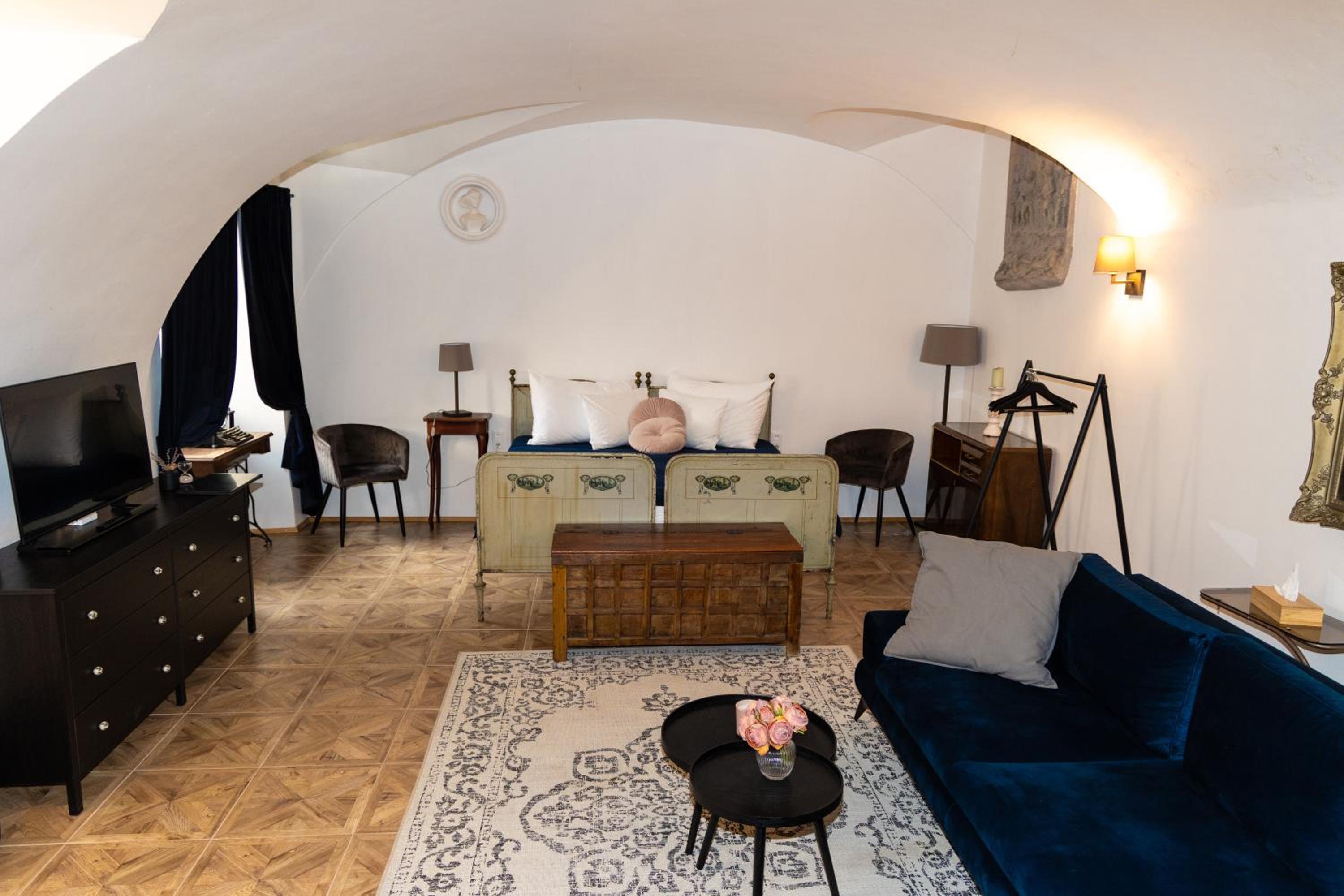 Apartment with Terrace - Photo 8
