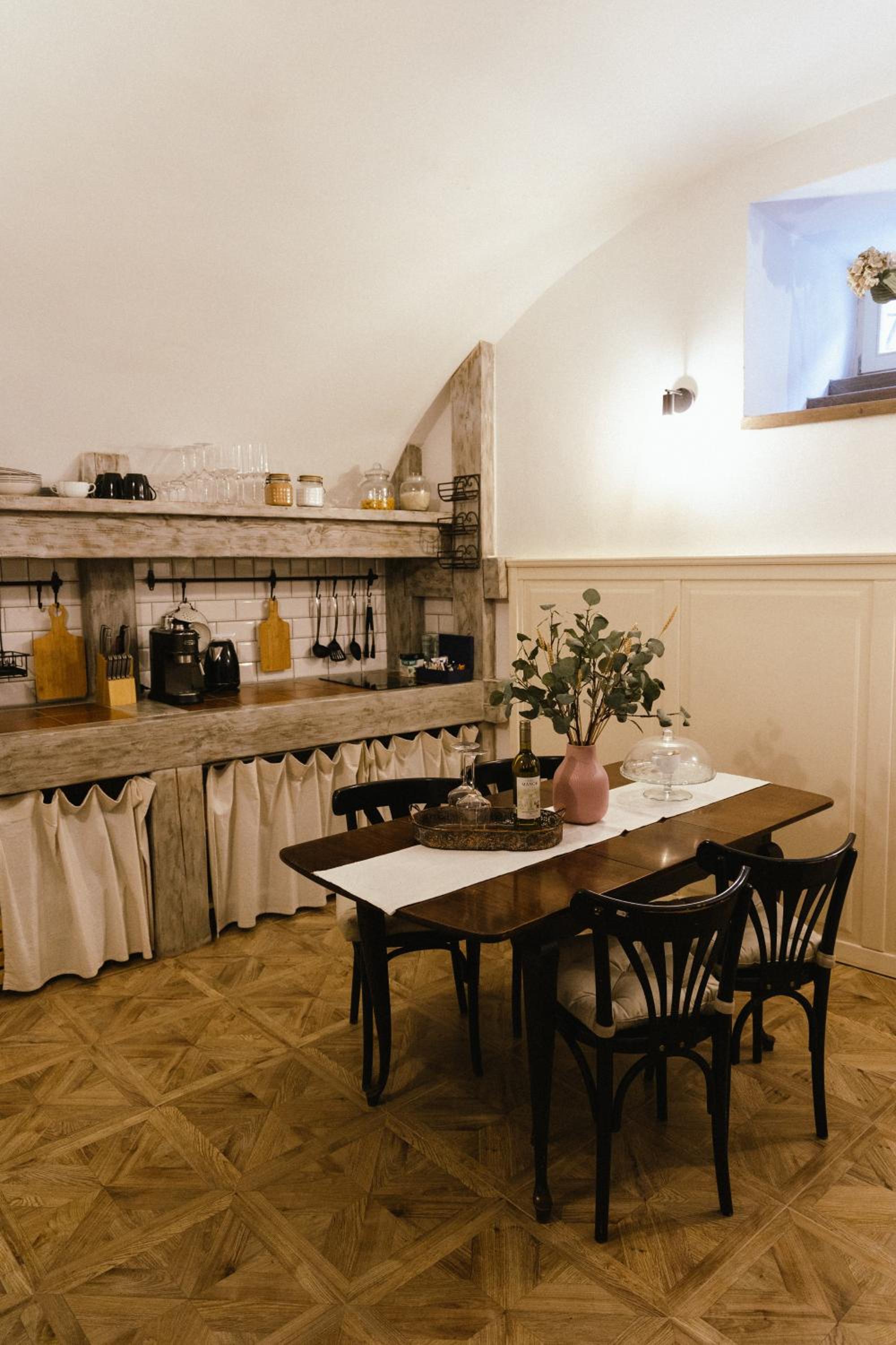 Apartment with Terrace - Photo 12