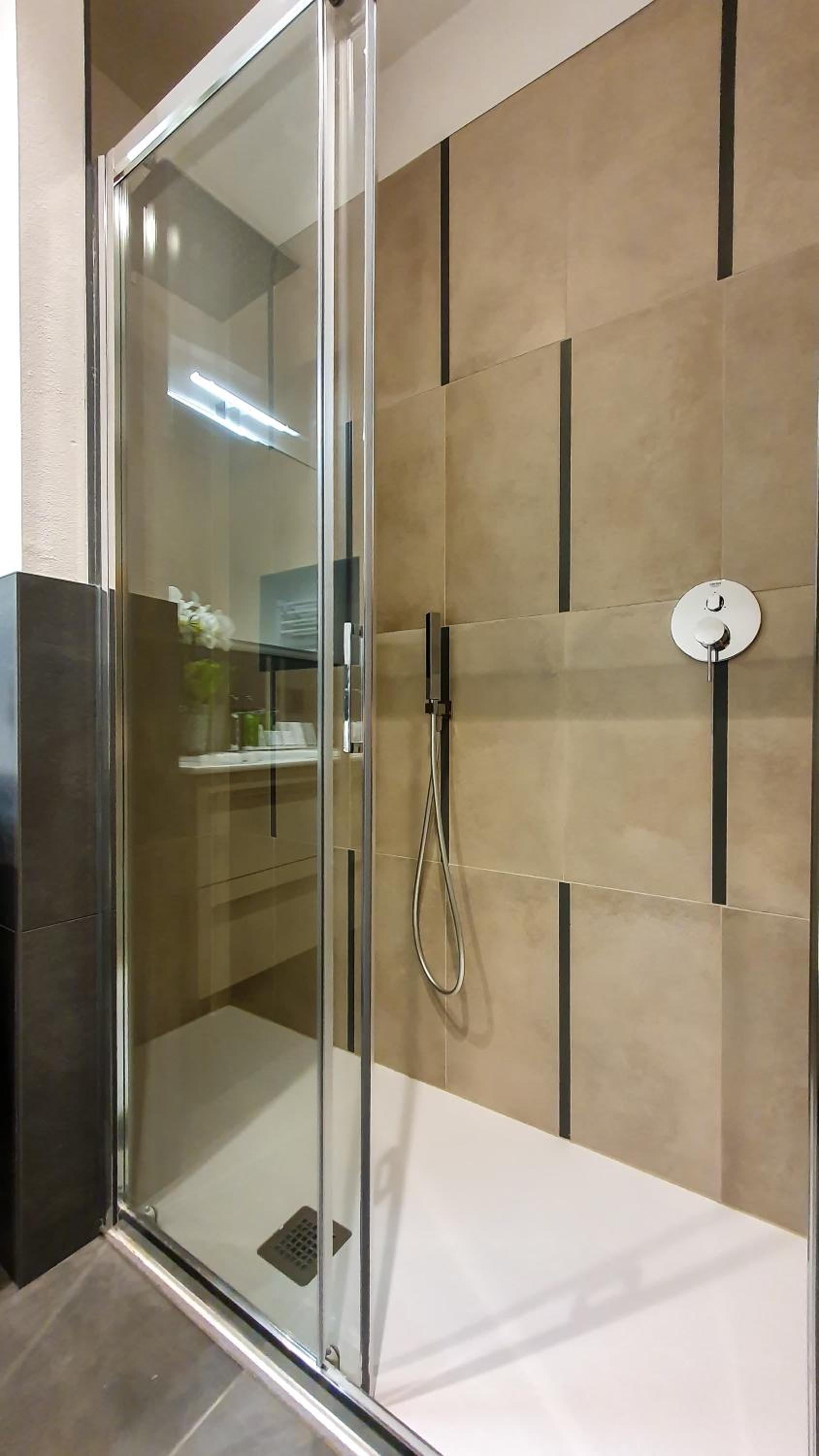 Quadruple Room - Photo 16