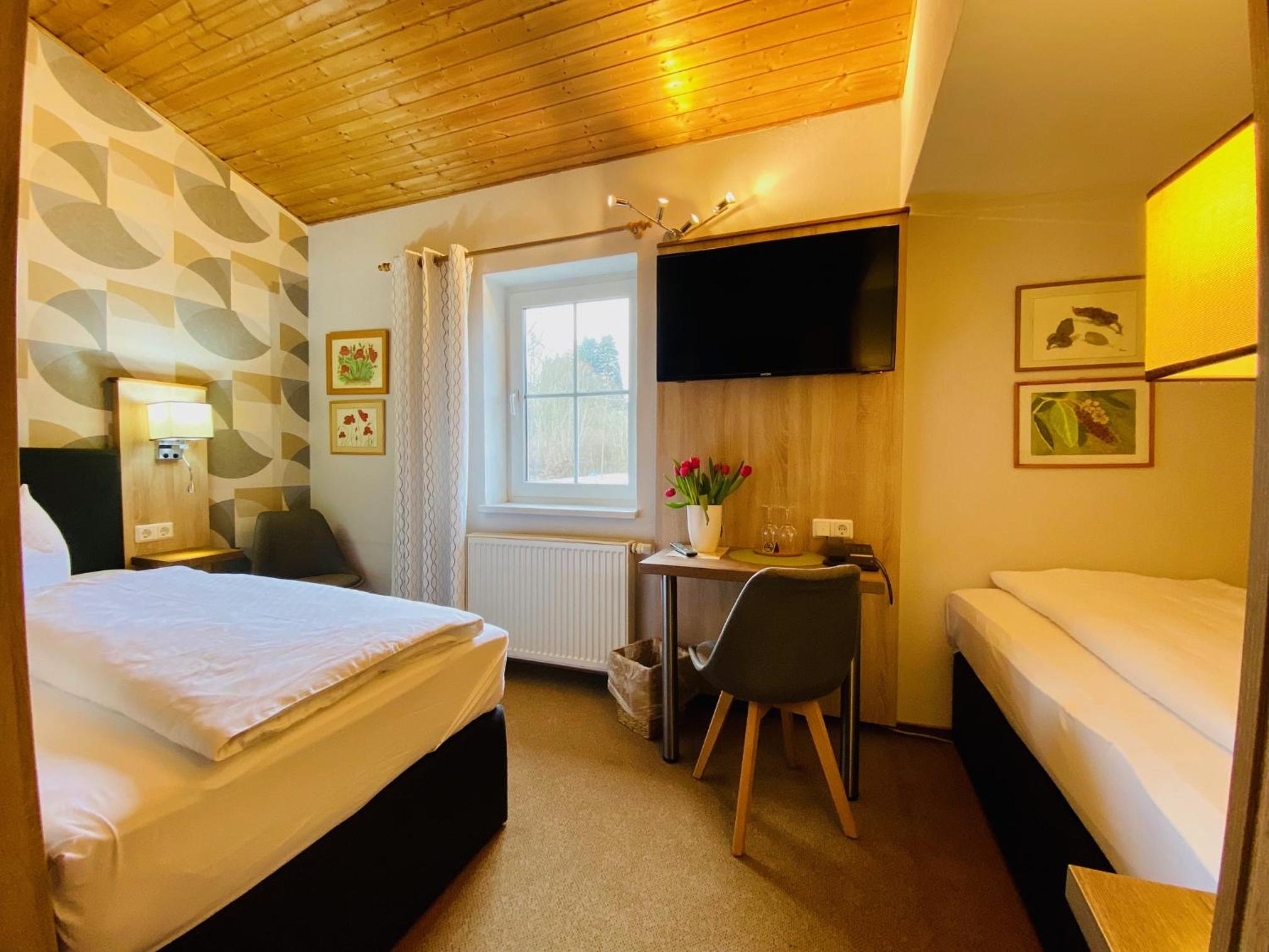 Double Room - Photo 9