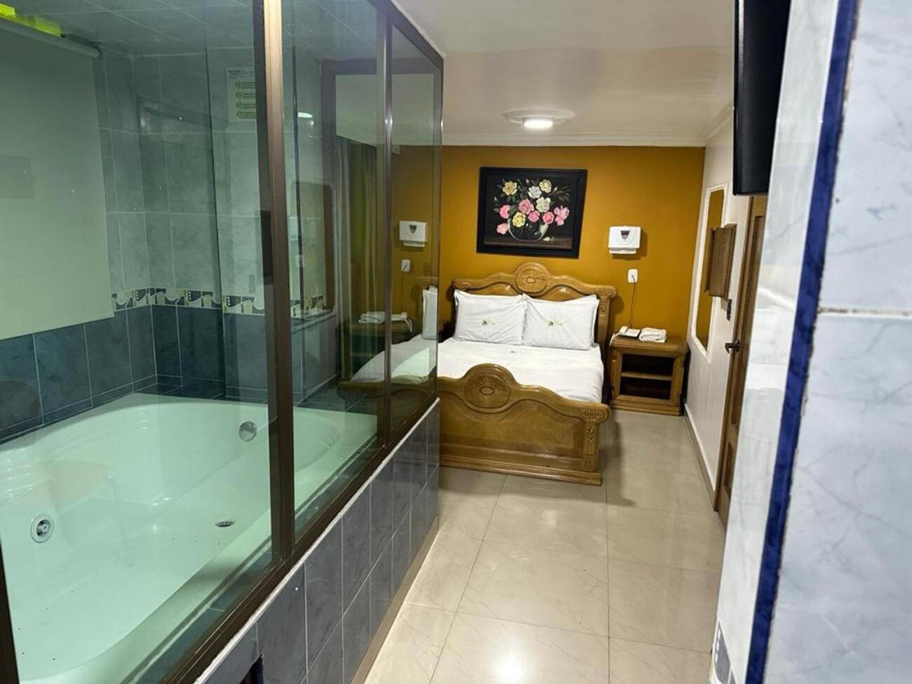 Queen Room with Spa Bath
