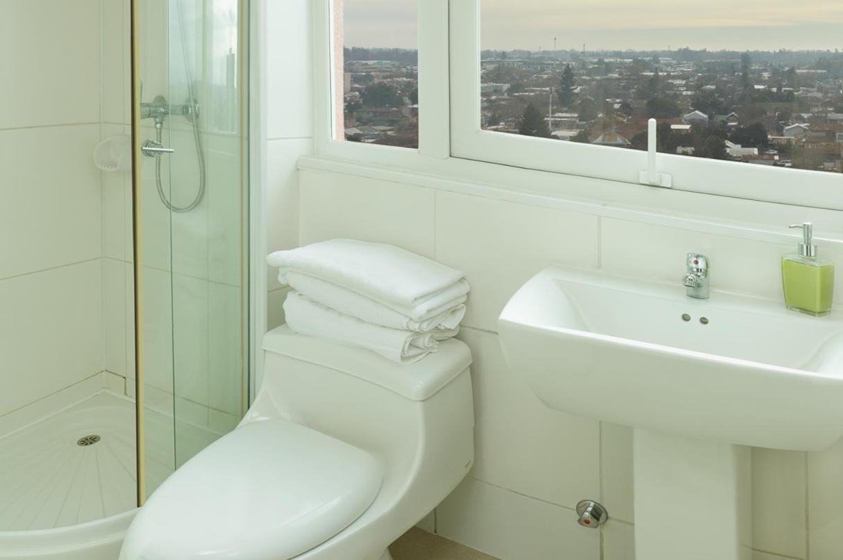 Twin Room with Private Bathroom photo 2