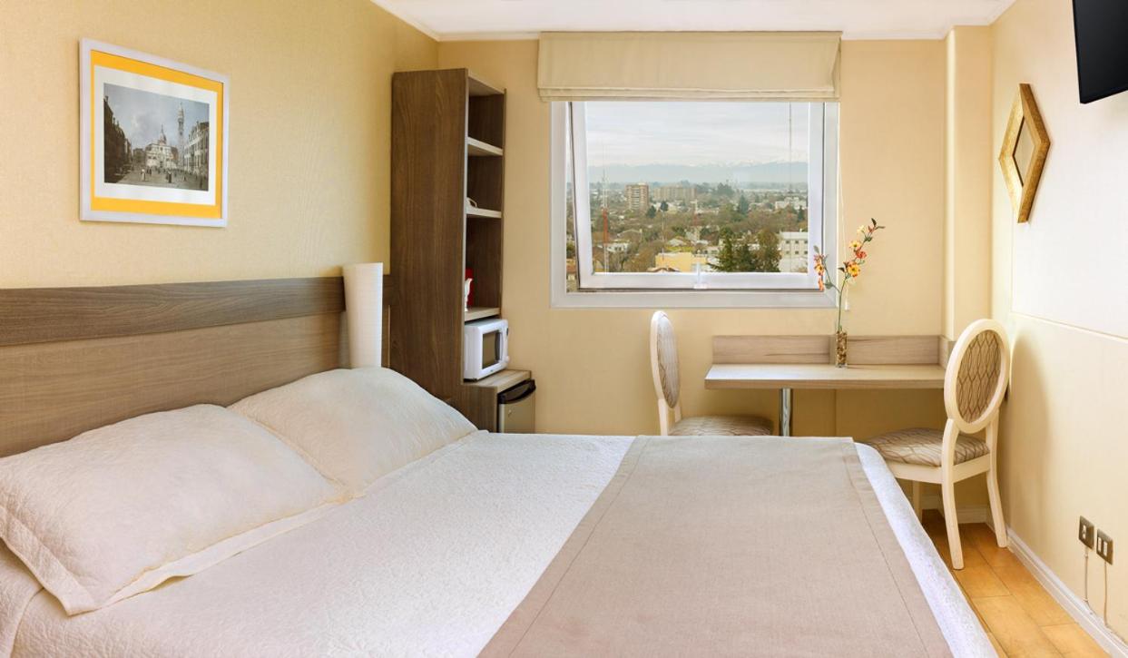 Standard King Room photo 1