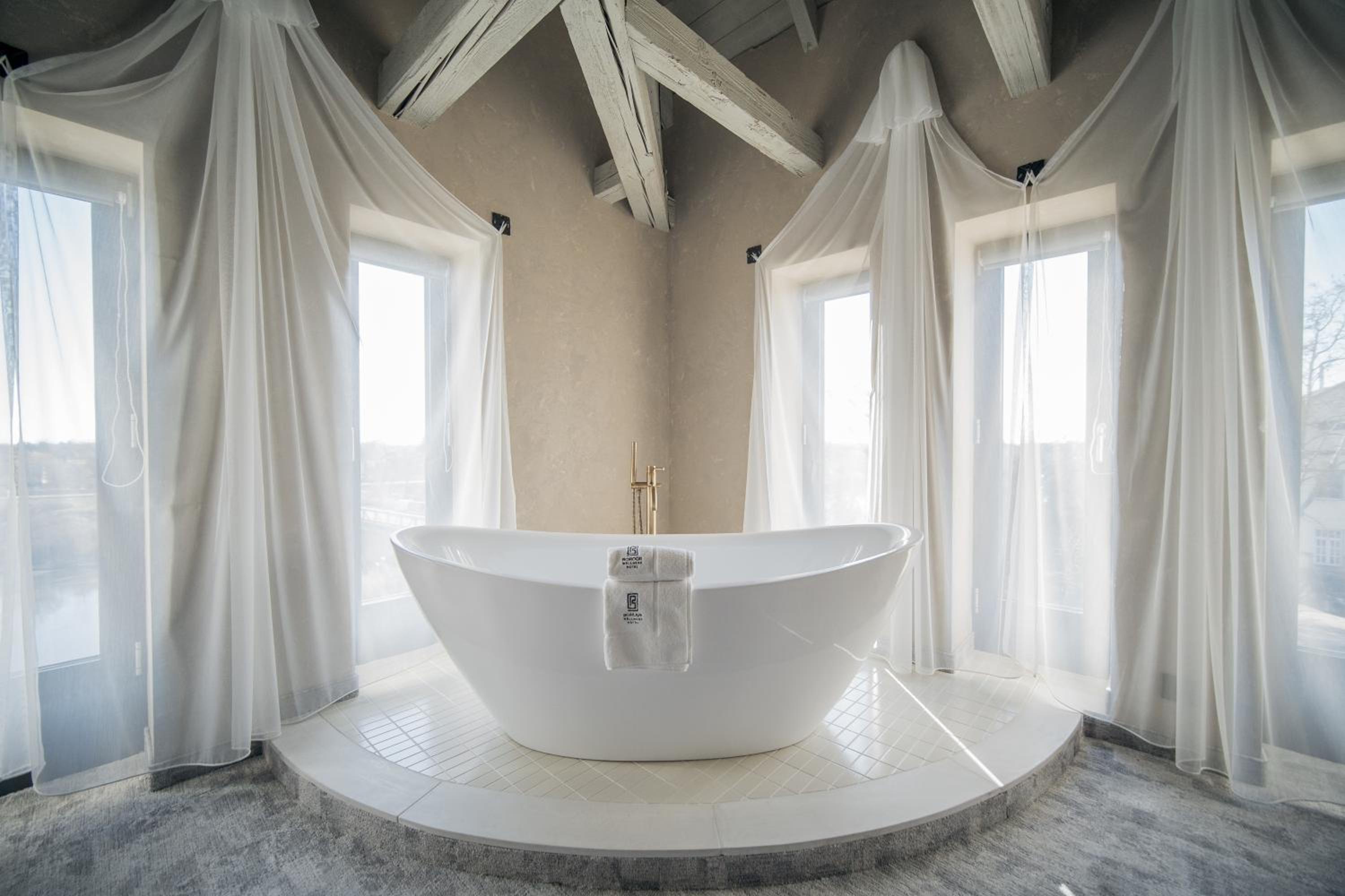 Deluxe Double Room With Bath photo 3