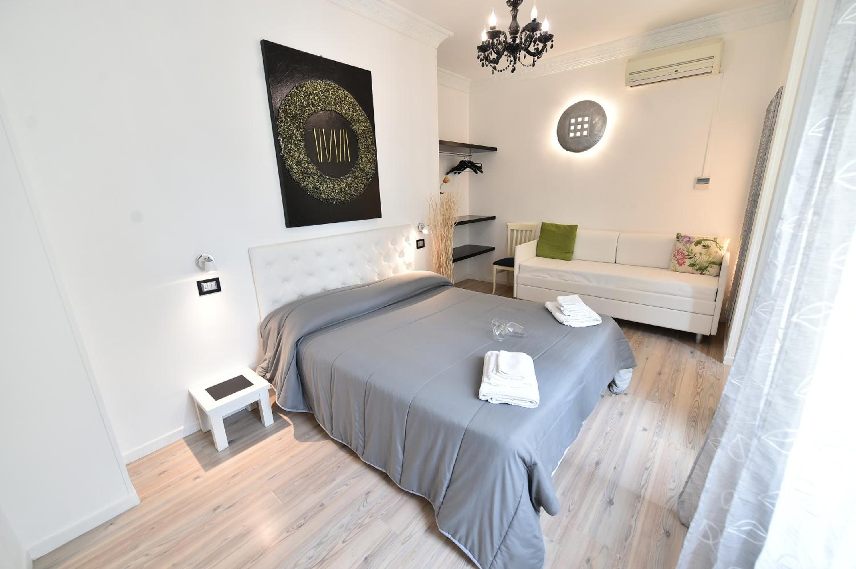 Suite - Photo 3