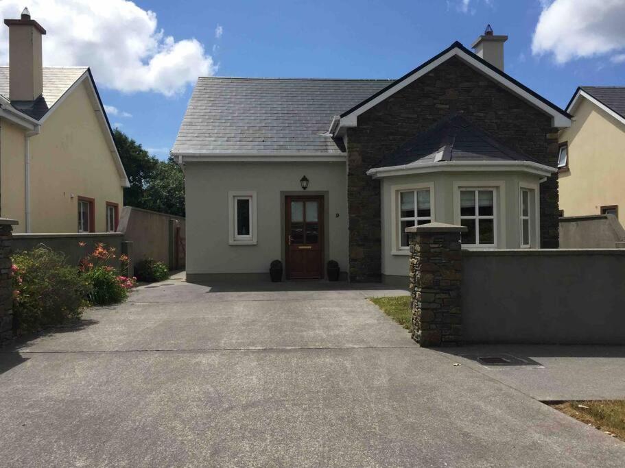 Three-Bedroom House photo 3