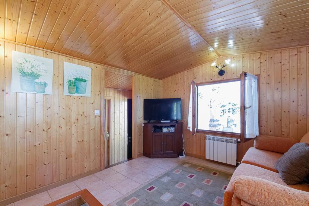 Three-Bedroom House photo 3