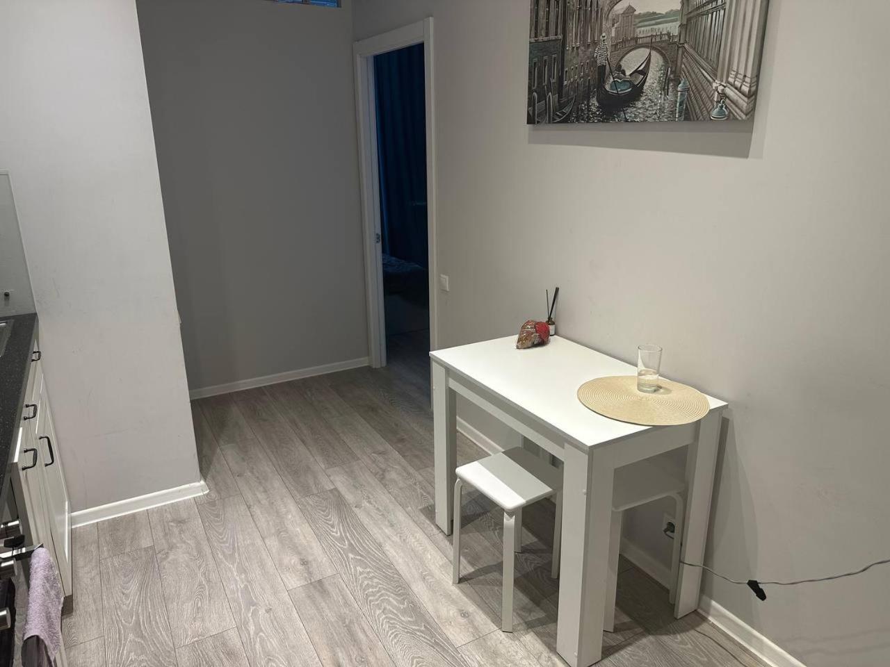 One-Bedroom Apartment photo 3
