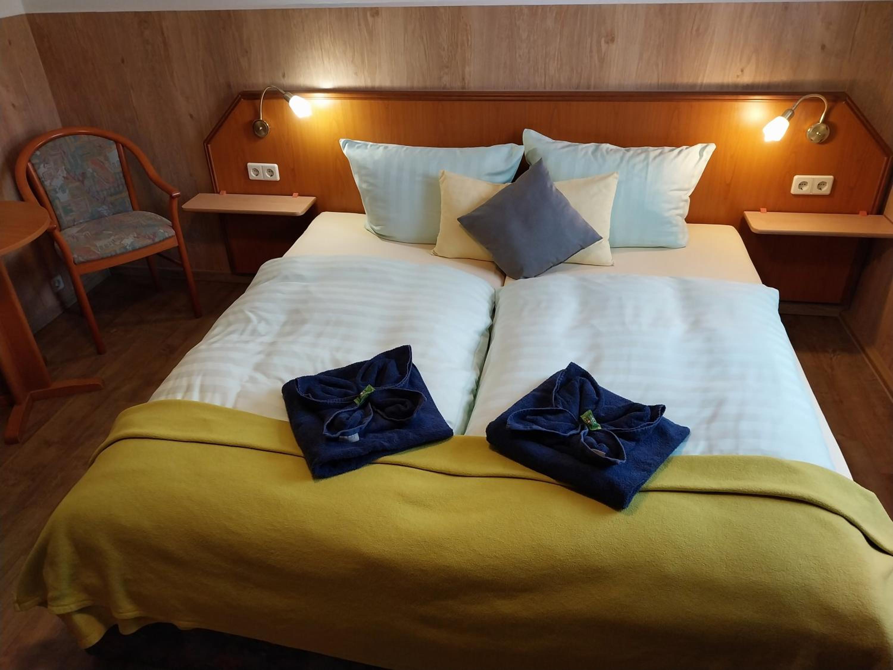 Double or Twin Room with Private Bathroom photo 2