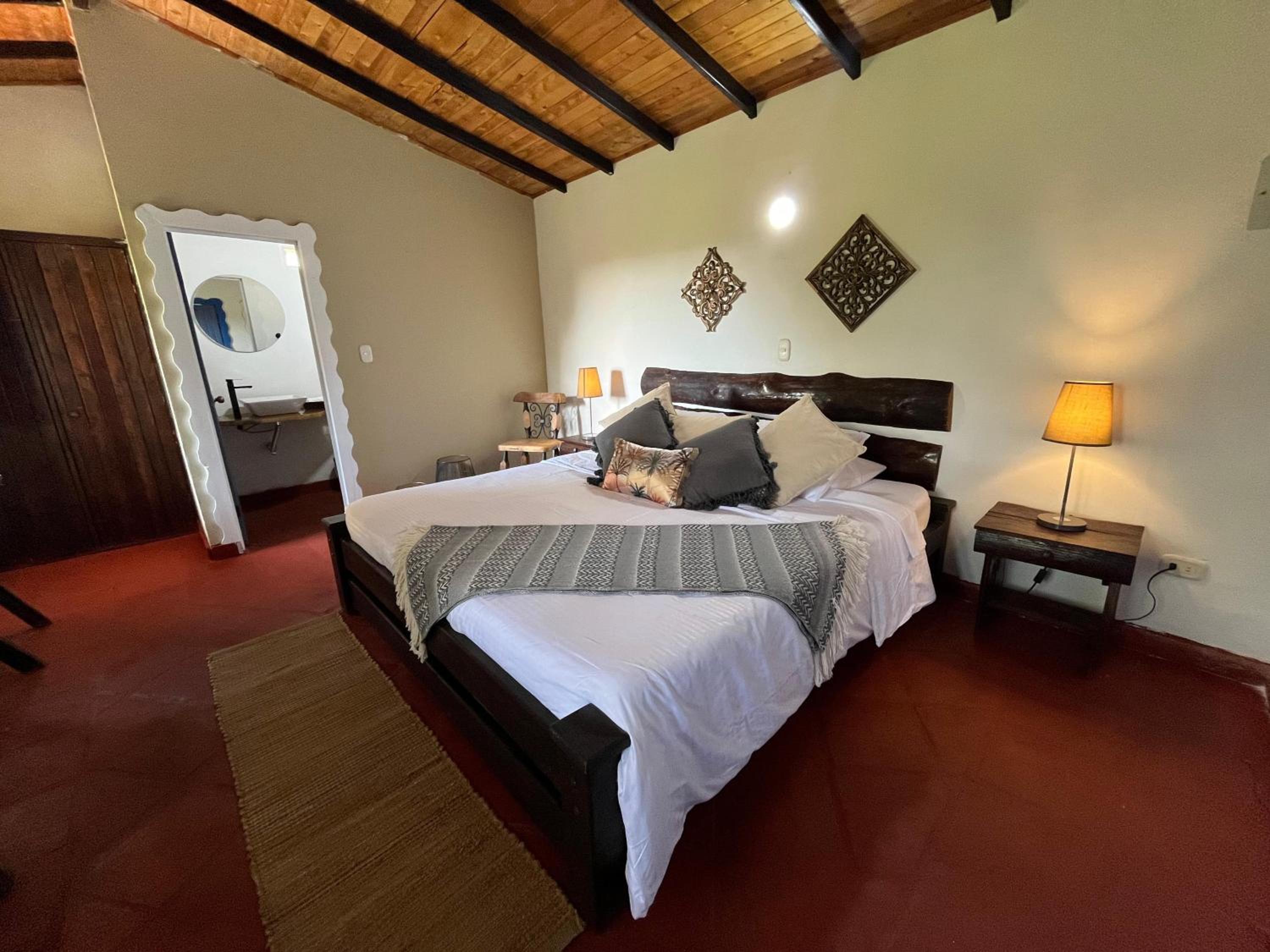 Queen Room with Balcony photo 1