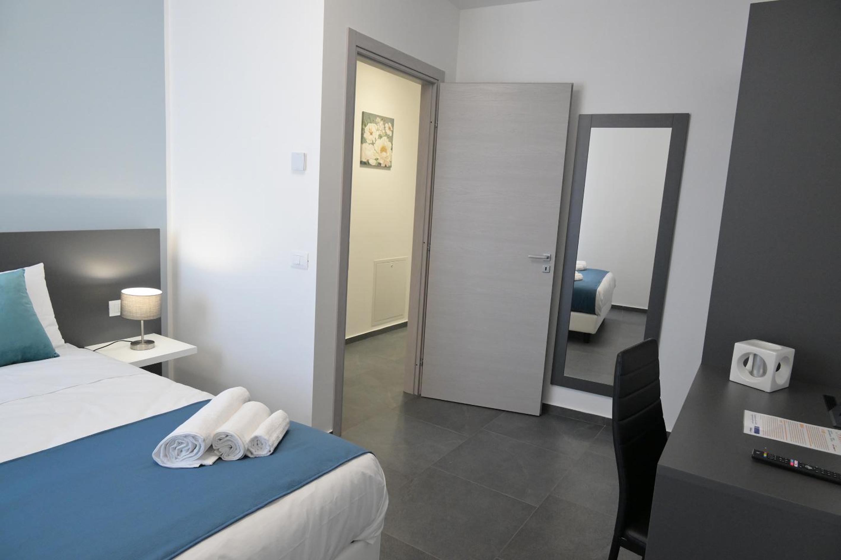 Triple Room with Private Bathroom photo 3