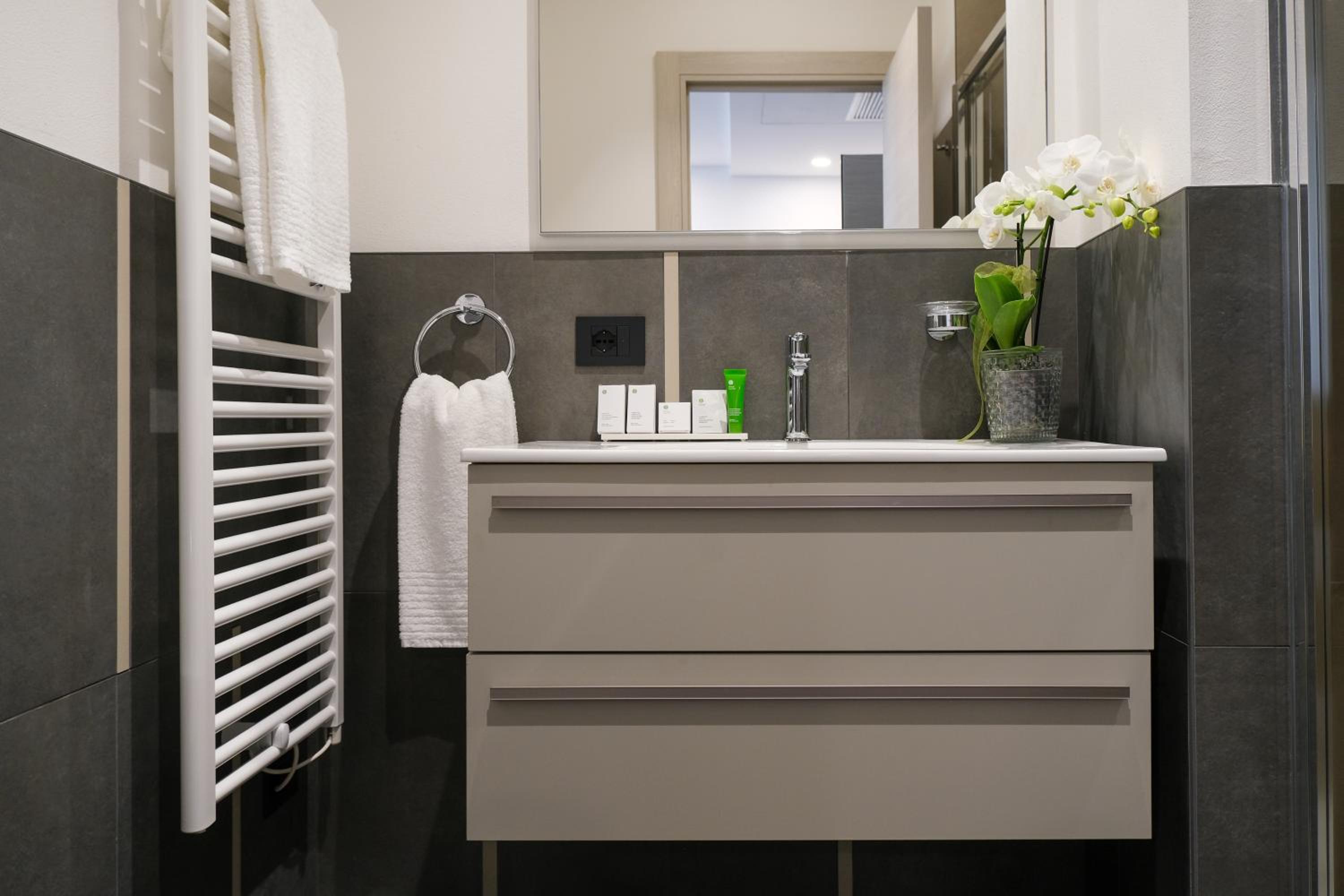 Quadruple Room - Photo 17