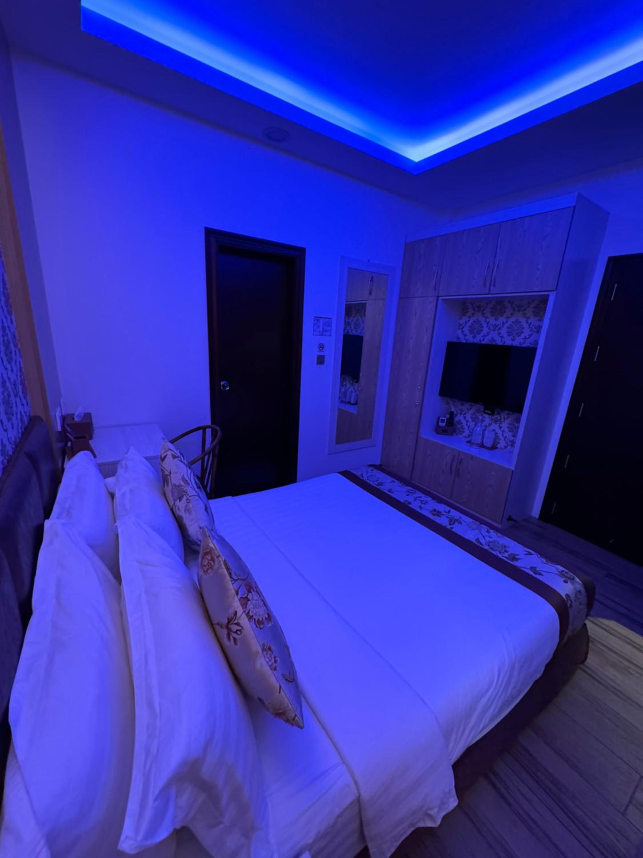 Superior Queen Room (Free Return Airport Transfer and 10% off on Food & Beverage) photo 2