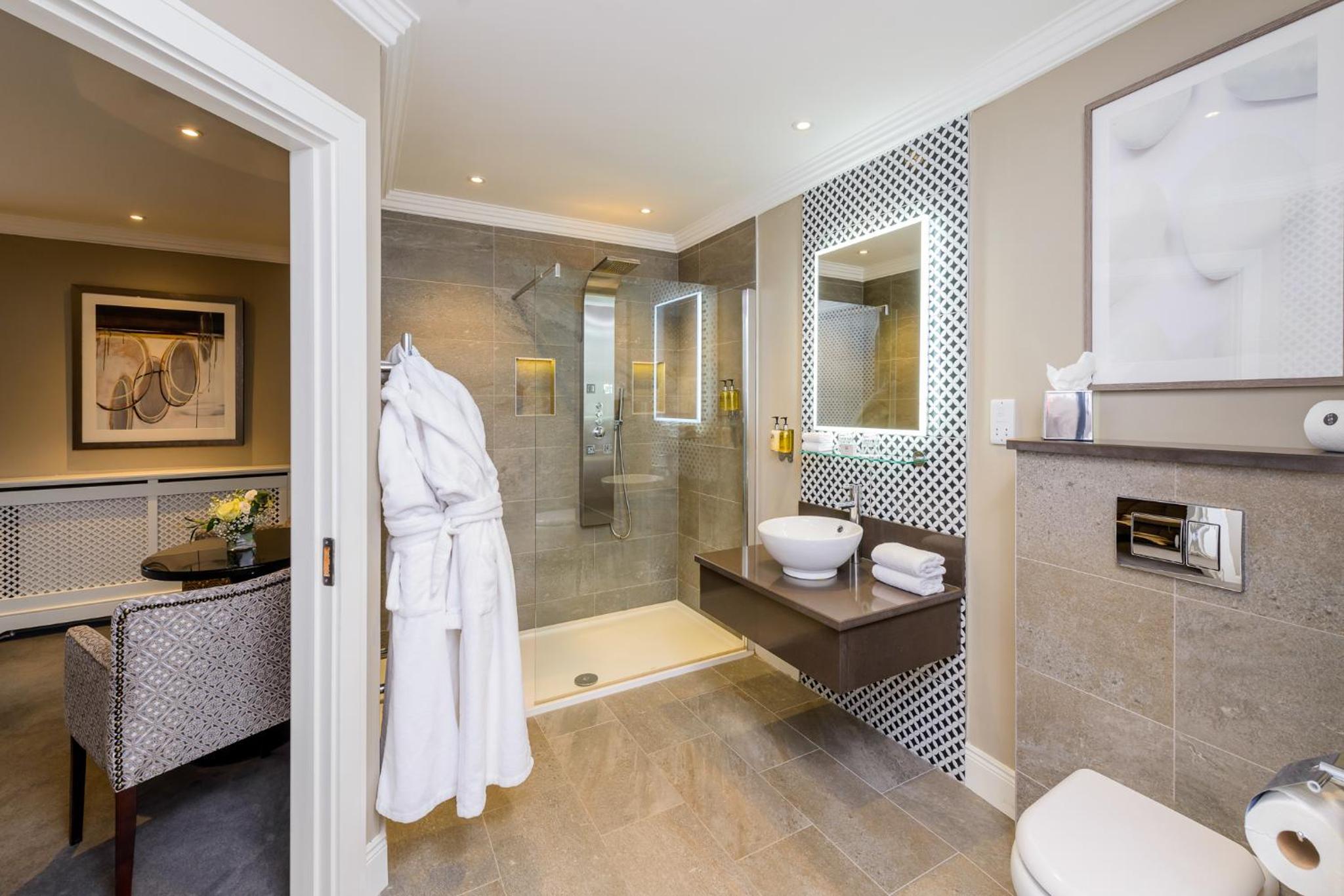 Deluxe Junior Suite - Photo 2