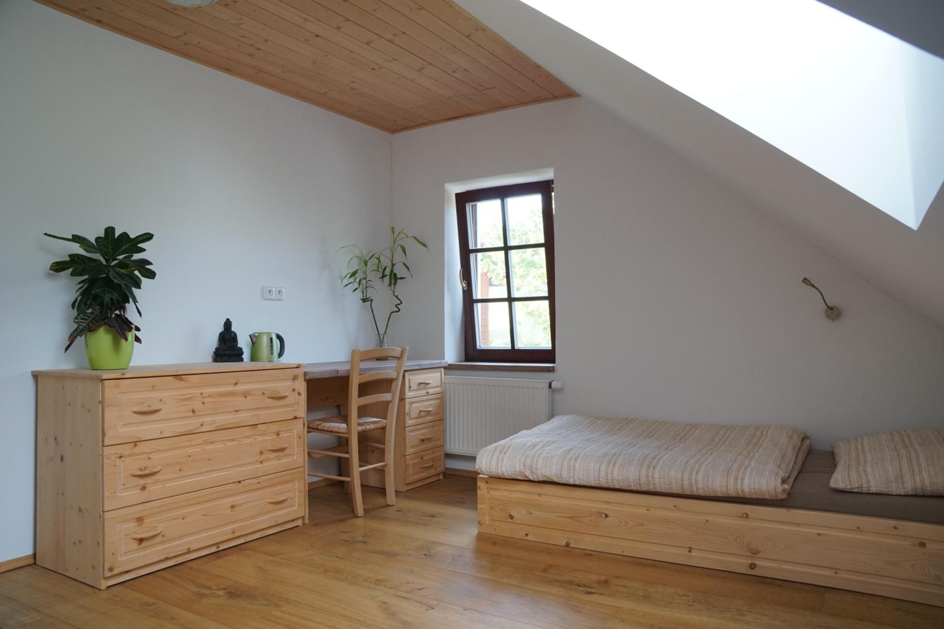 Twin Room with Extra Bed photo 2