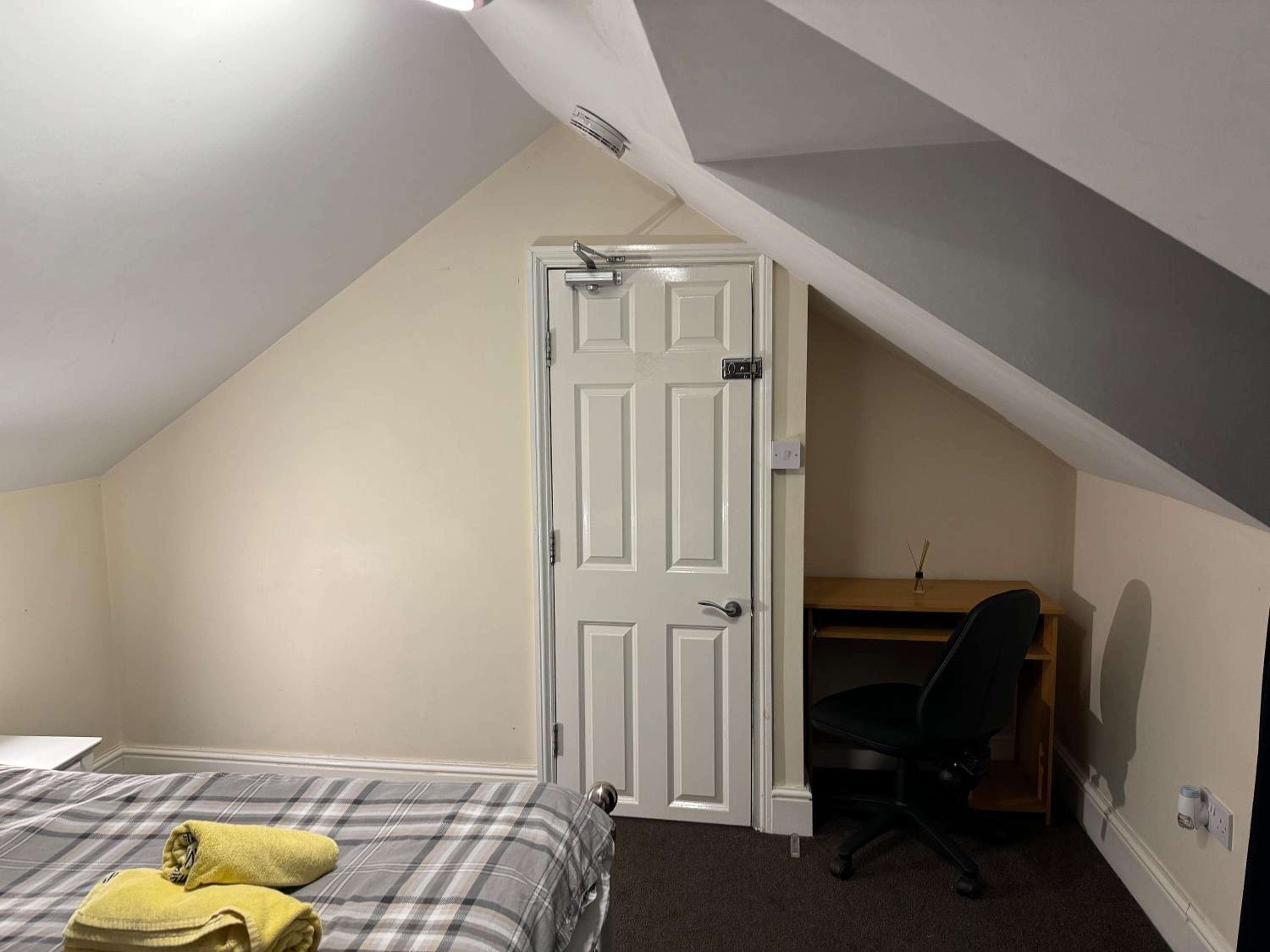 Double Room with Shared Bathroom photo 2