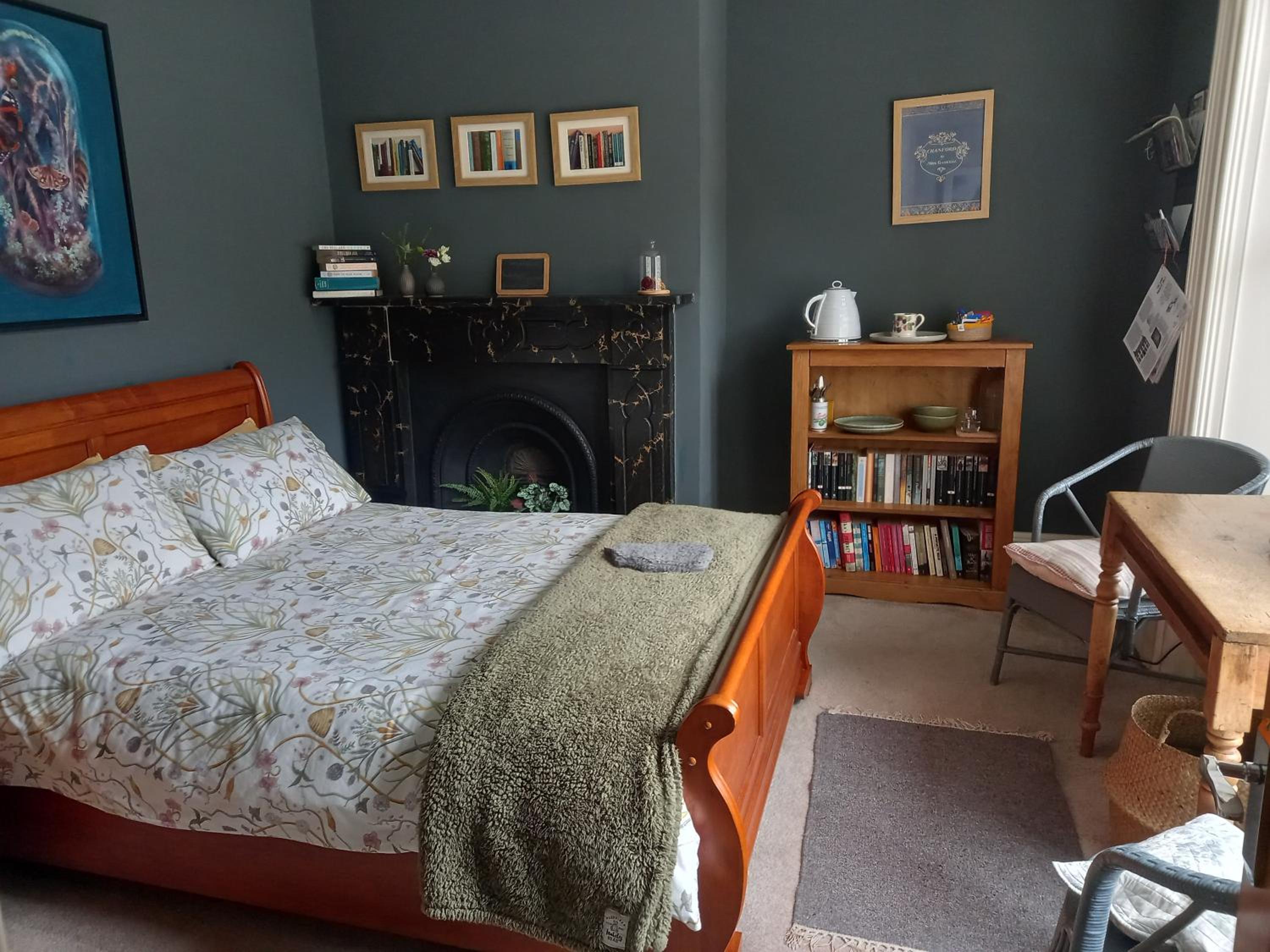 Double Room with Shared Bathroom photo 2