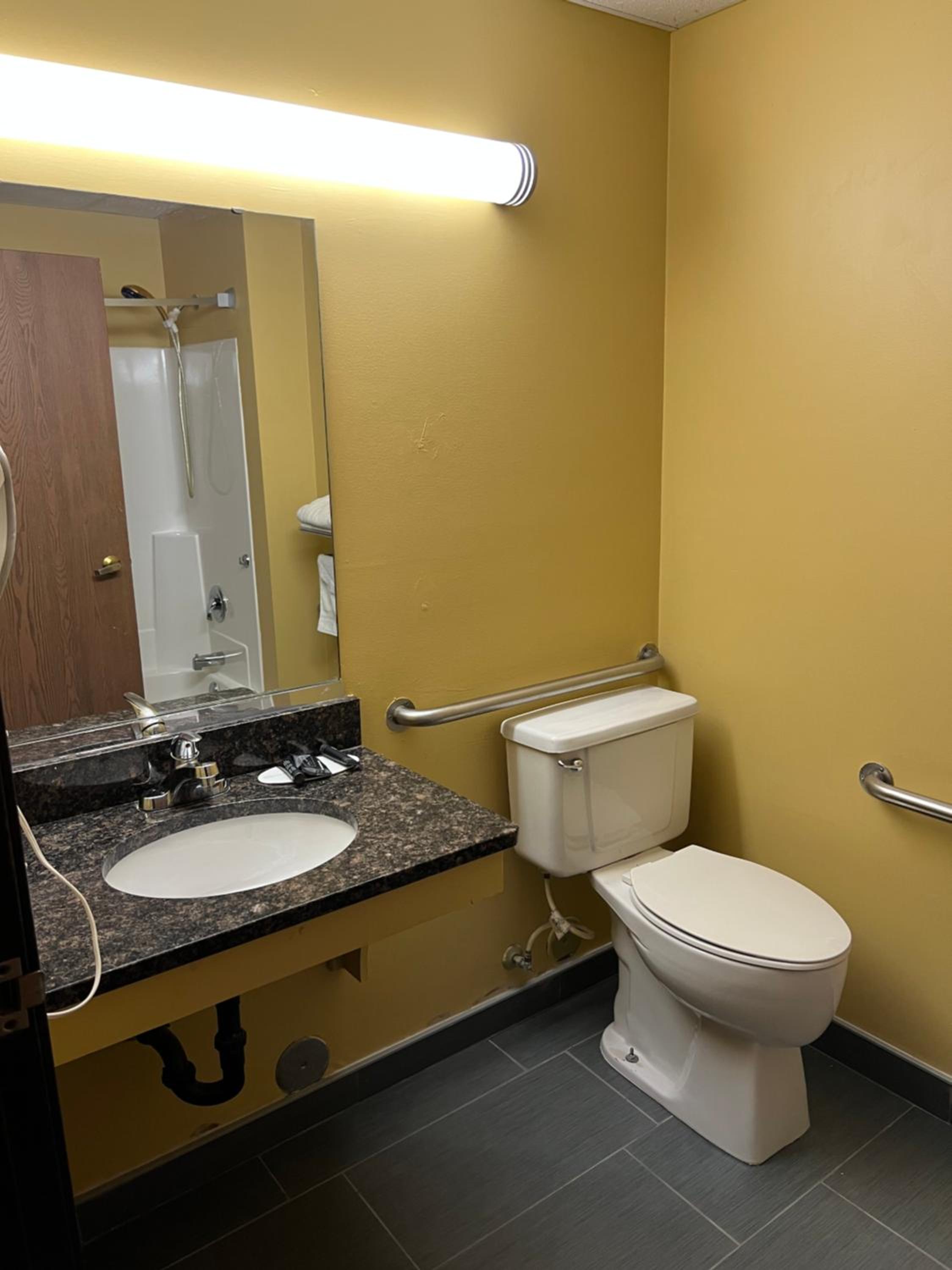 King Room- Non-Smoking - Photo 4