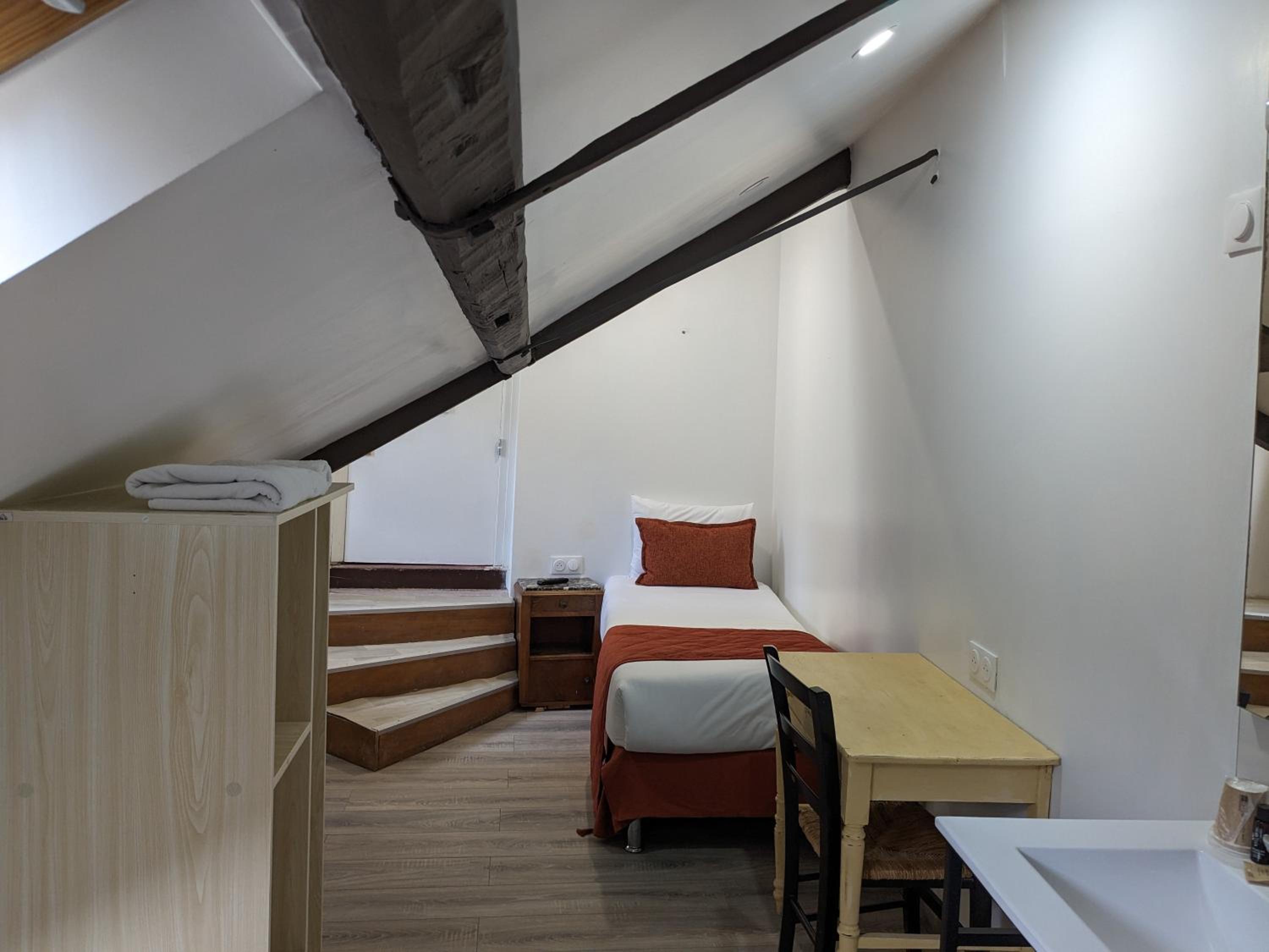 Single Room - Attic photo 1