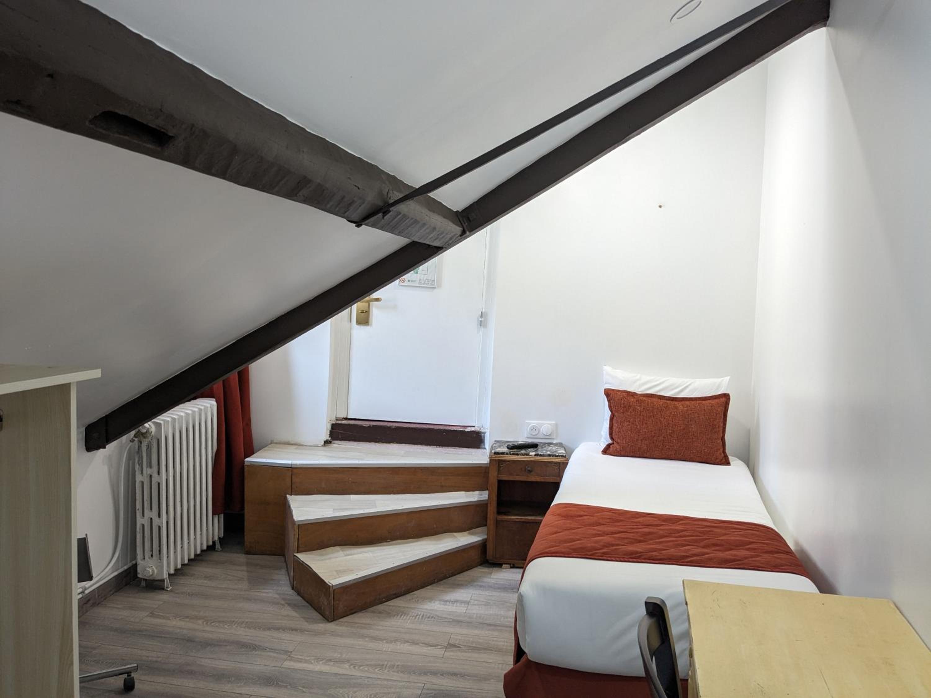 Single Room - Attic photo 2