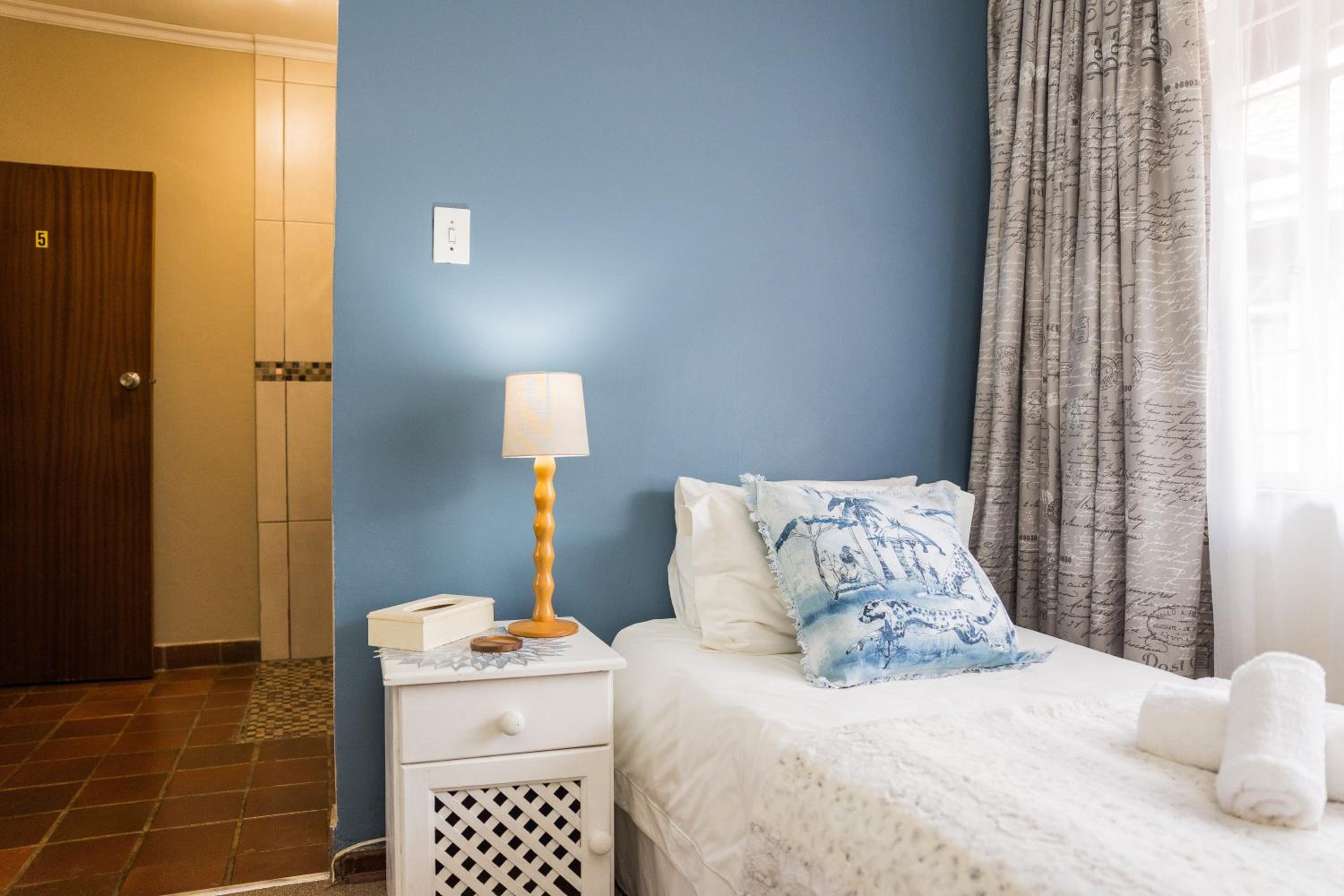 Single Room photo 2