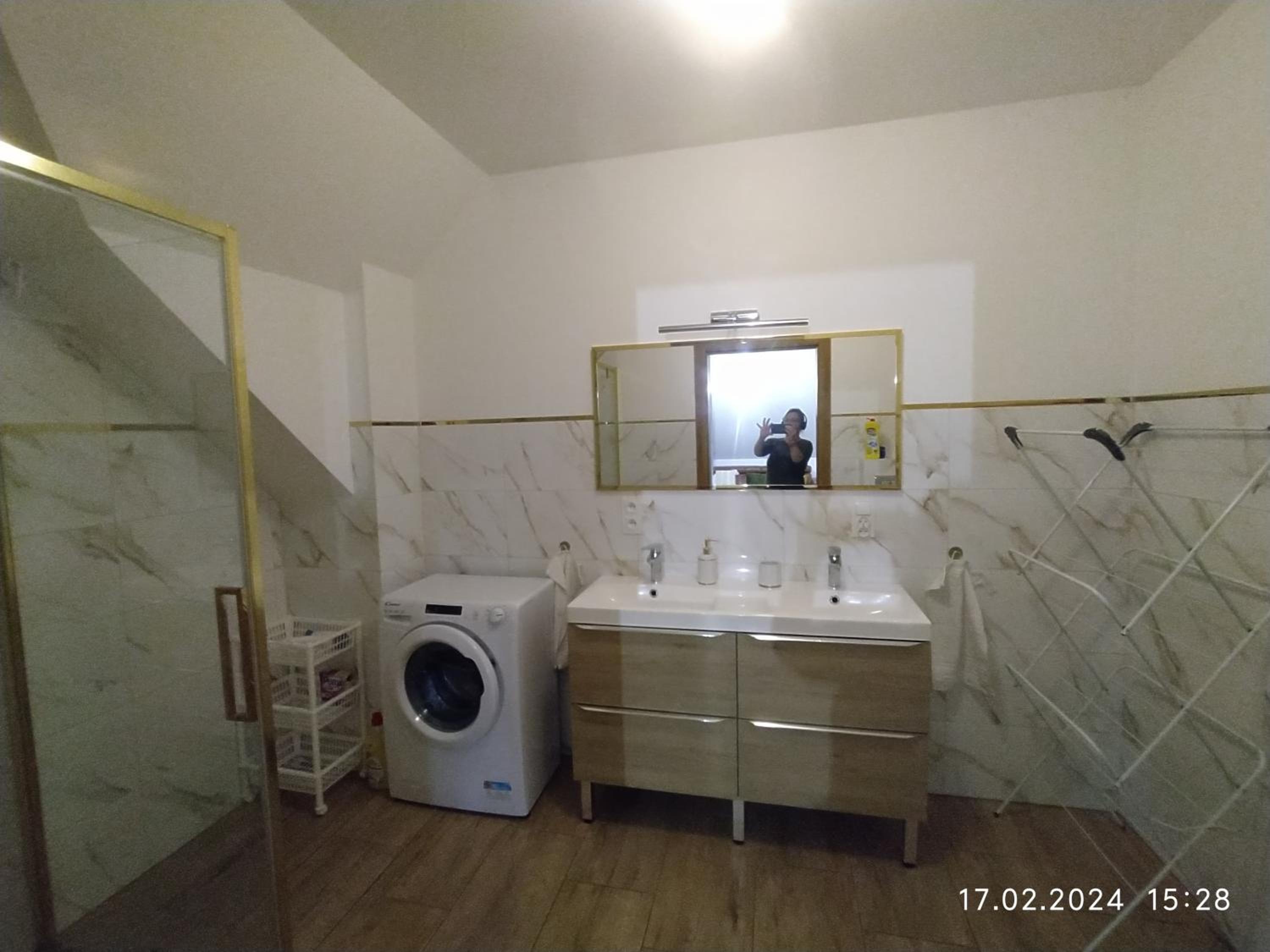 Apartment with Balcony photo 3